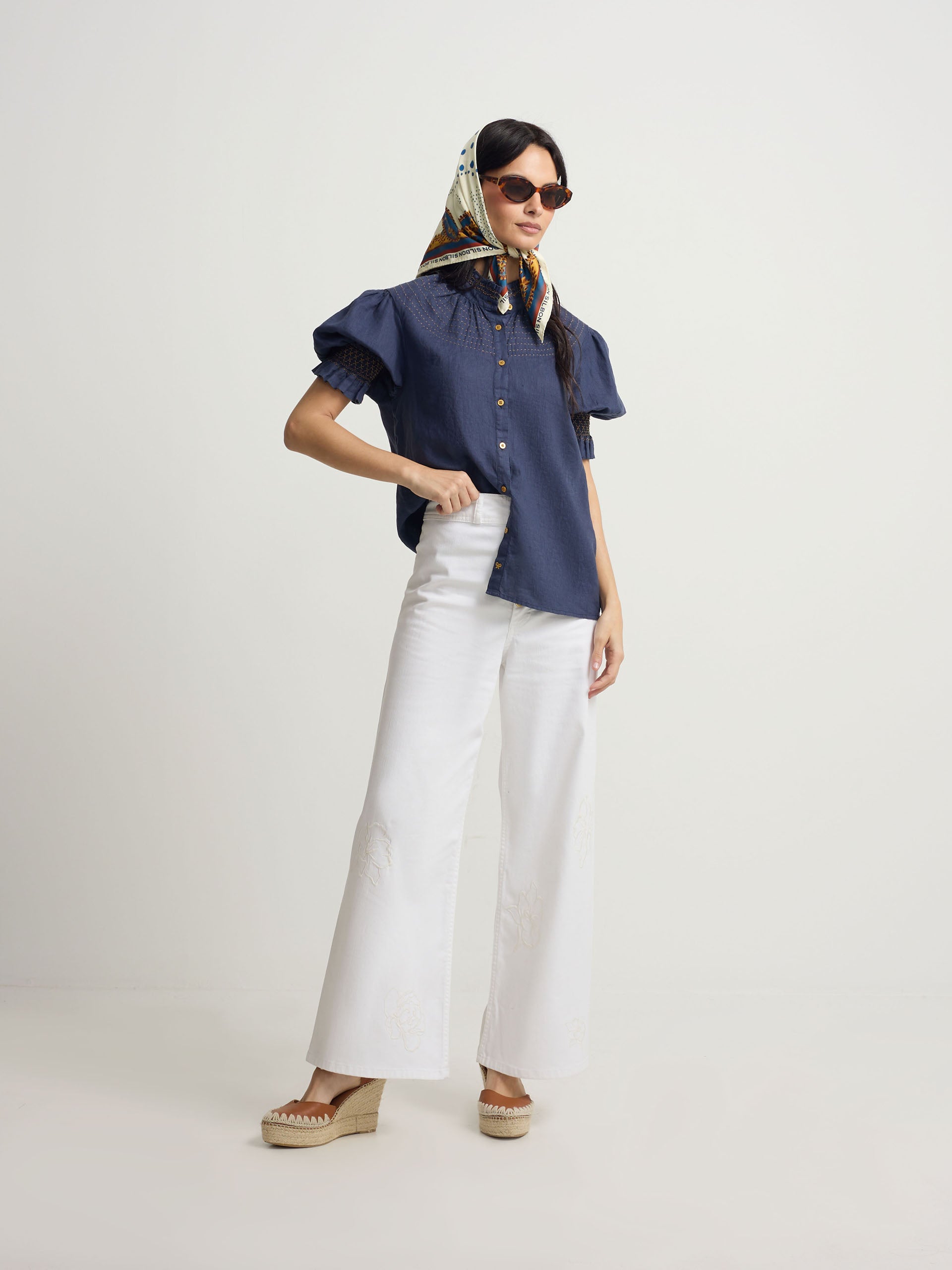 Chemise froncée à manches courtes en lin bleu marine