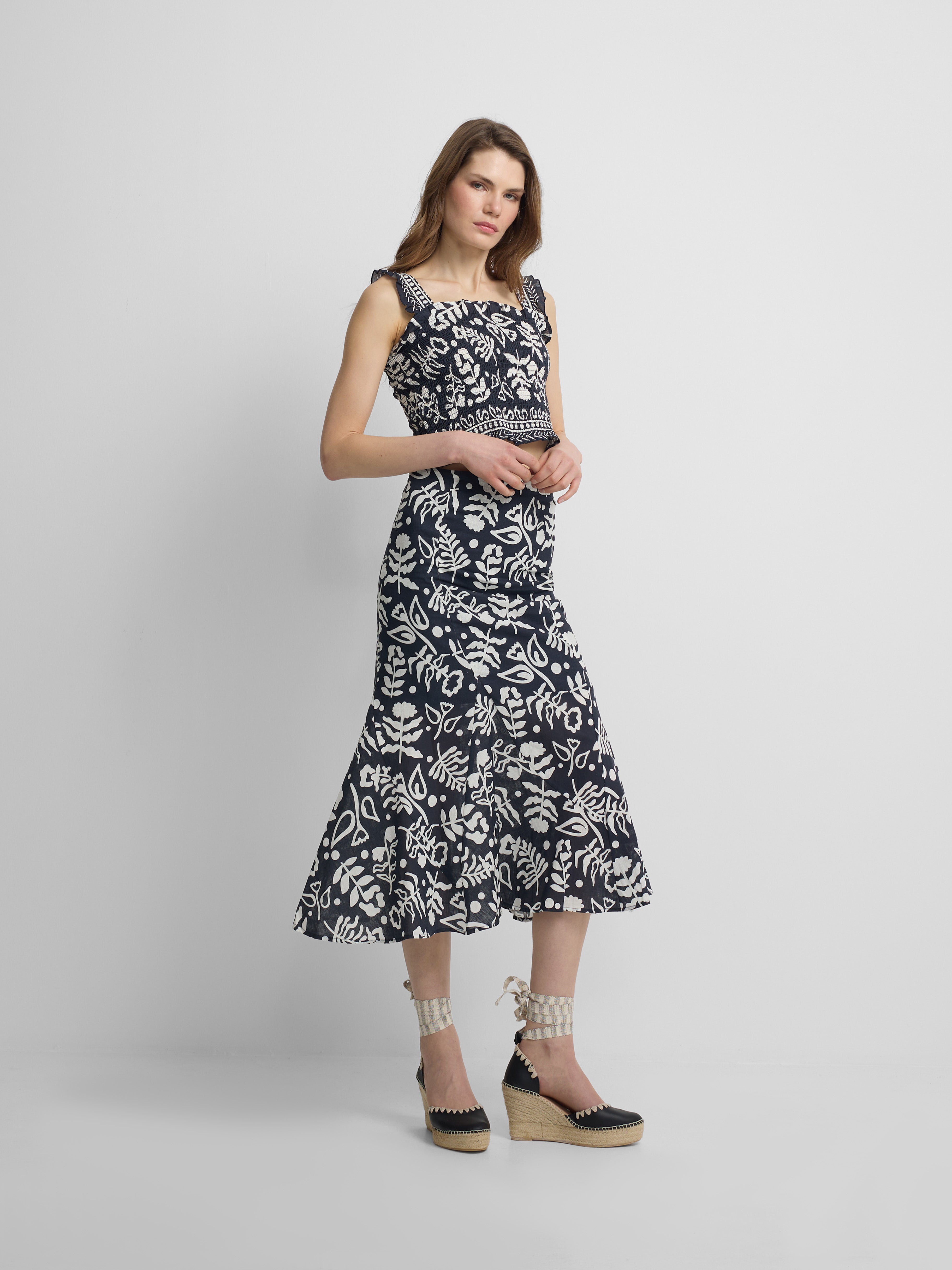Flowy skirt with navy print ruffles