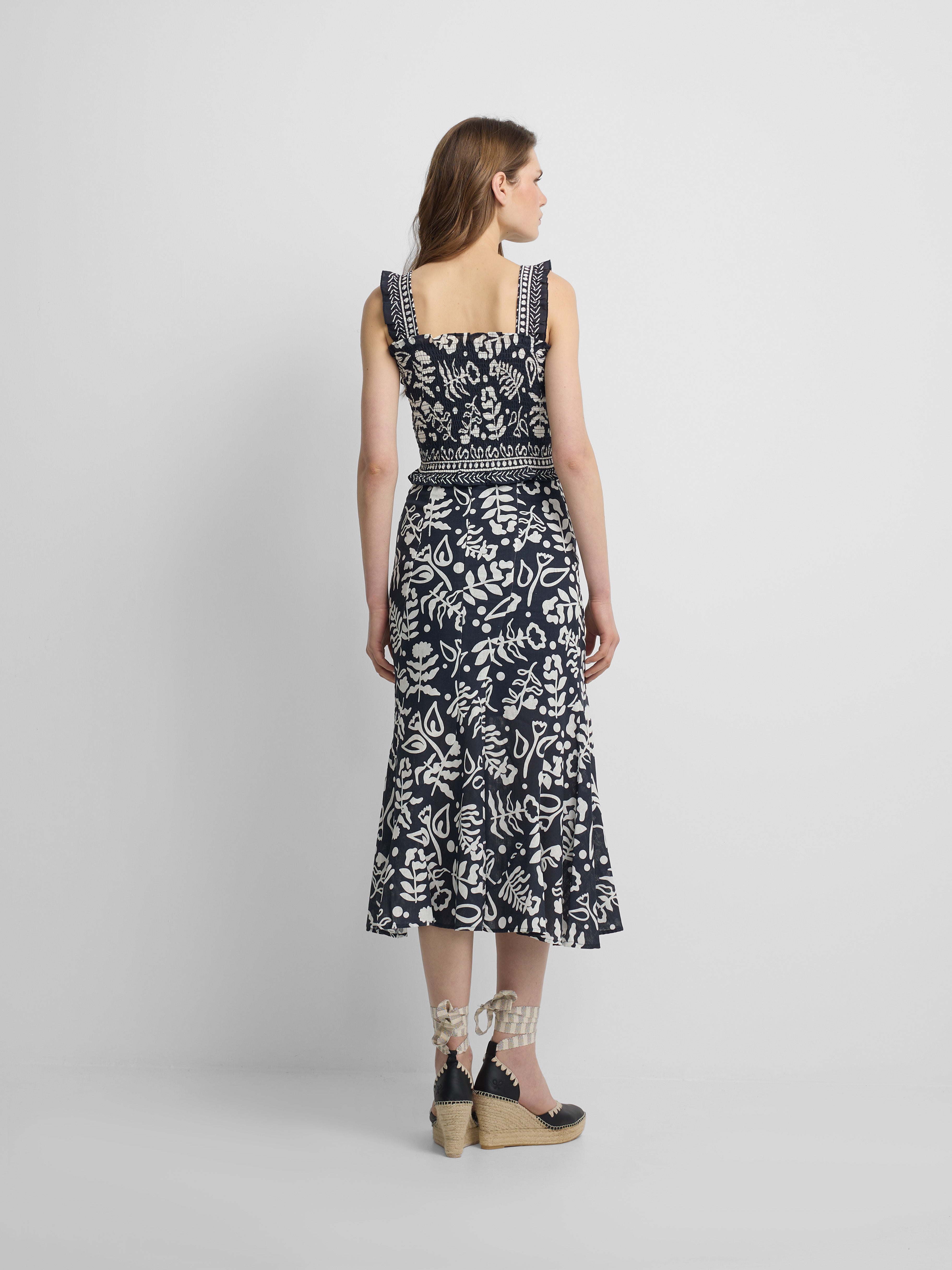 Flowy skirt with navy print ruffles