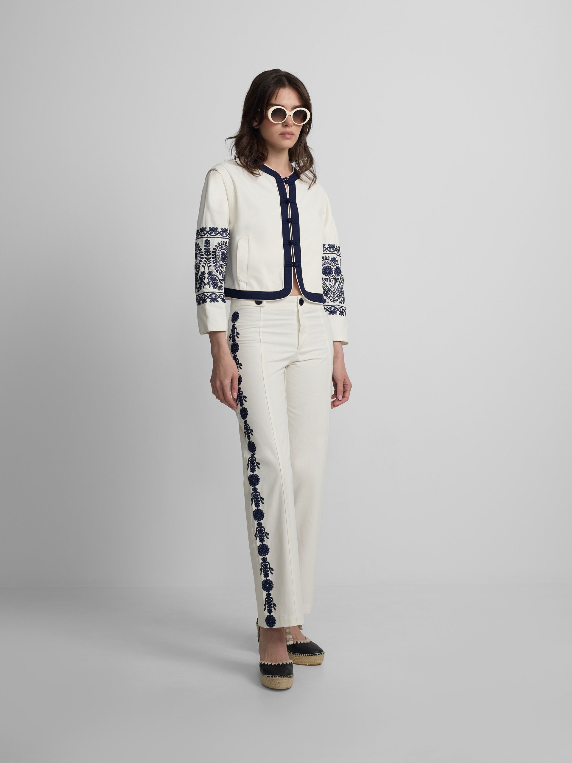 Straight pants with embroidered details in white