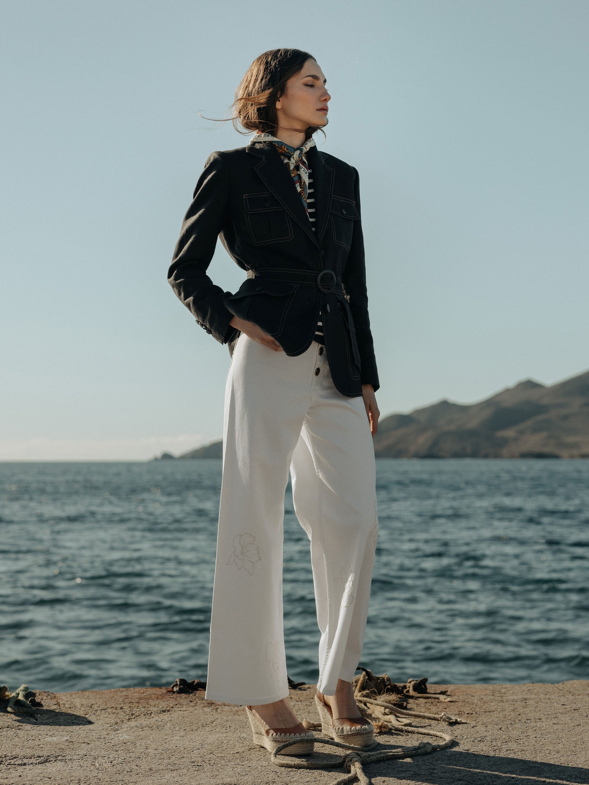 Pantalon bordados flores crudo