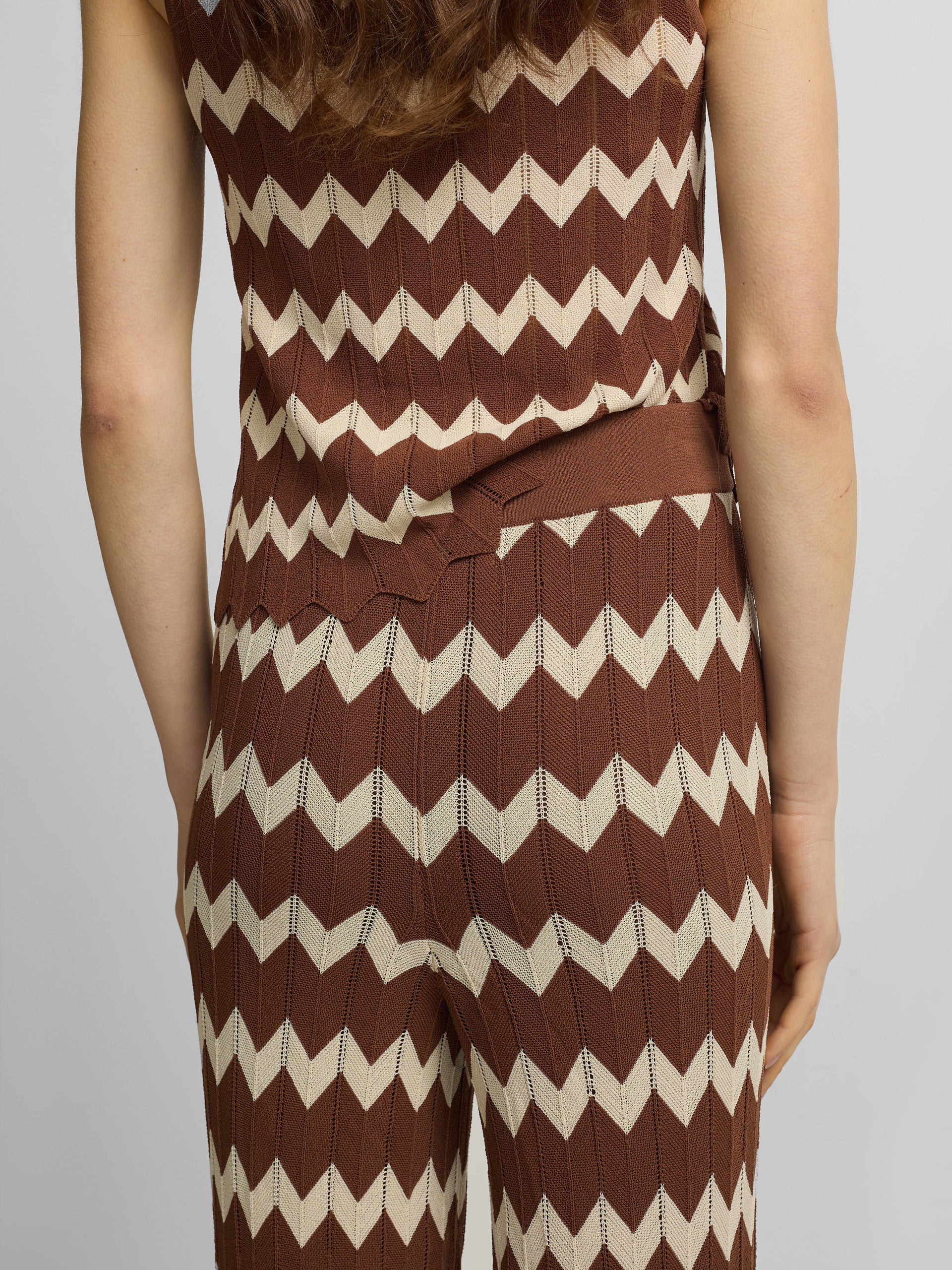 Pantalon en maille à chevrons marron