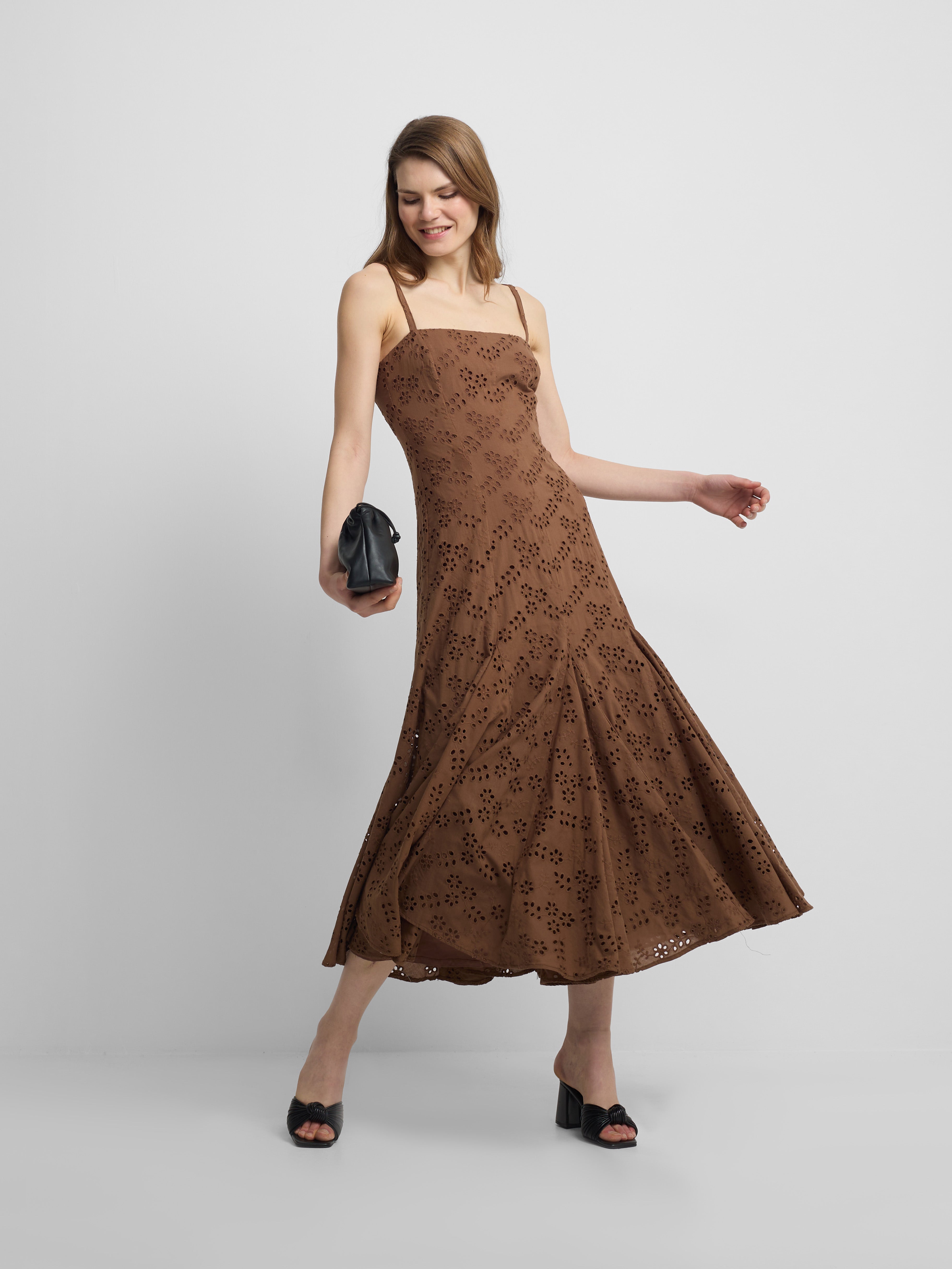 Robe midi brodée marron