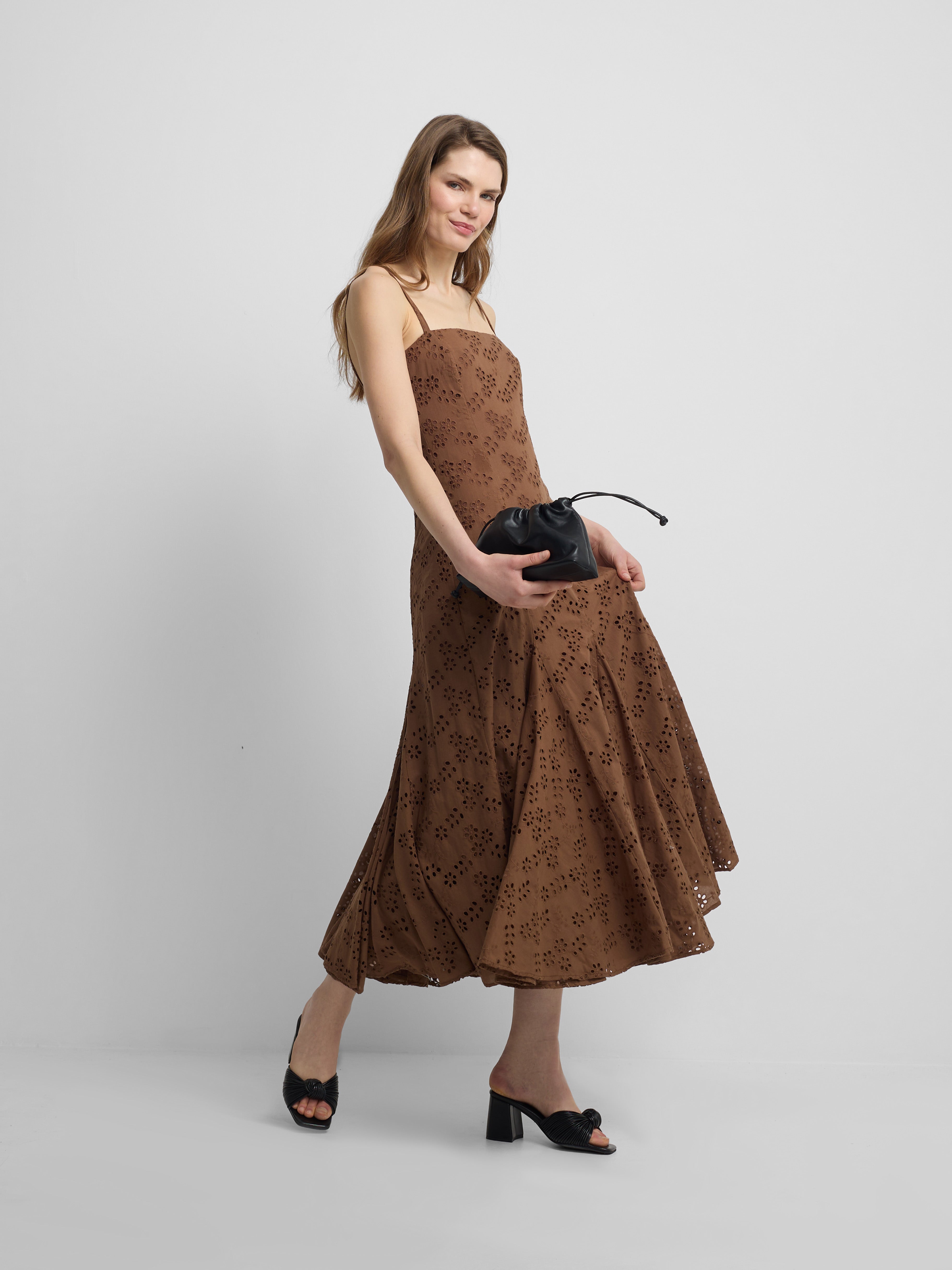Robe midi brodée marron