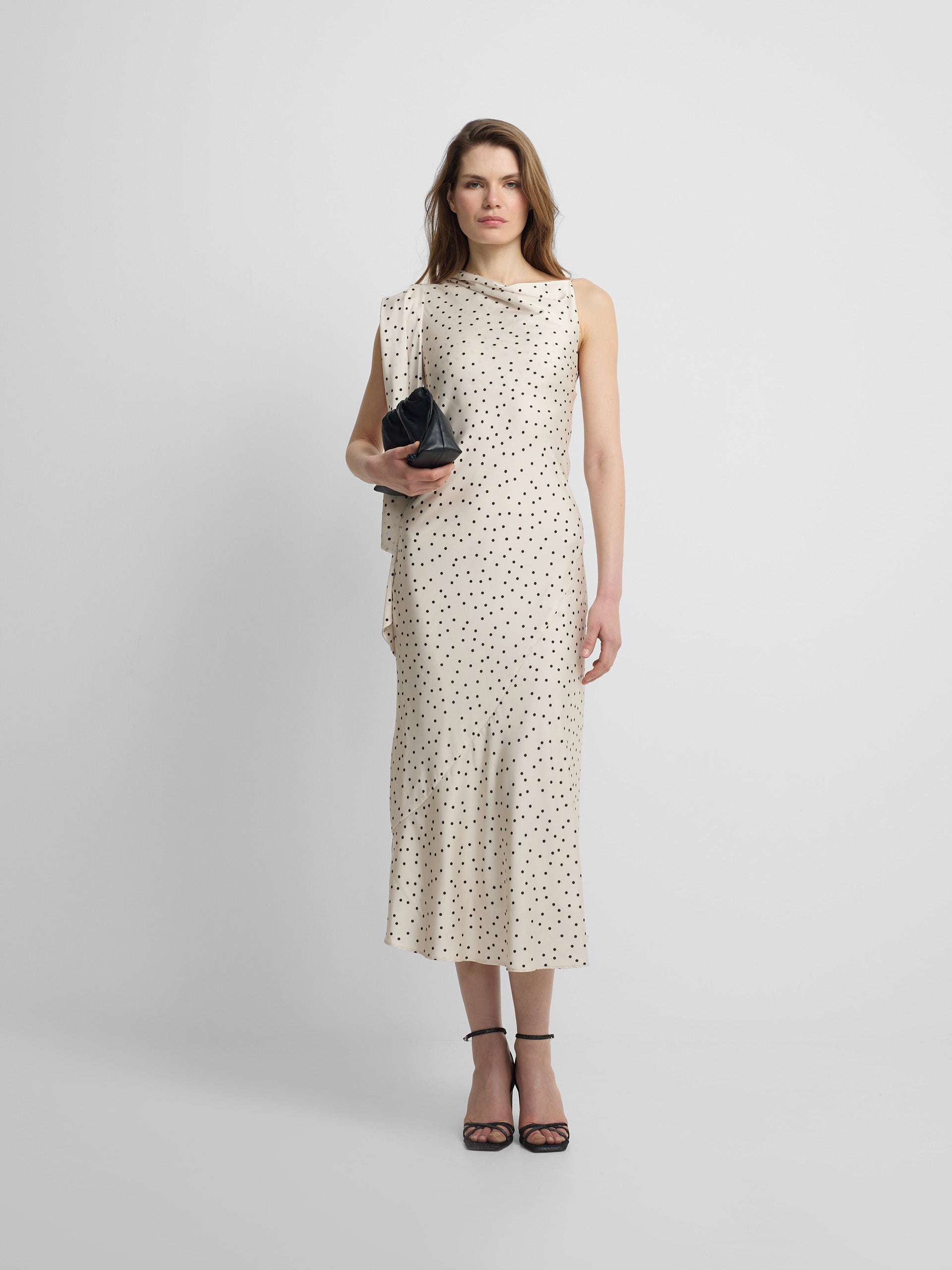 Robe nuisette à pois blanc et noir