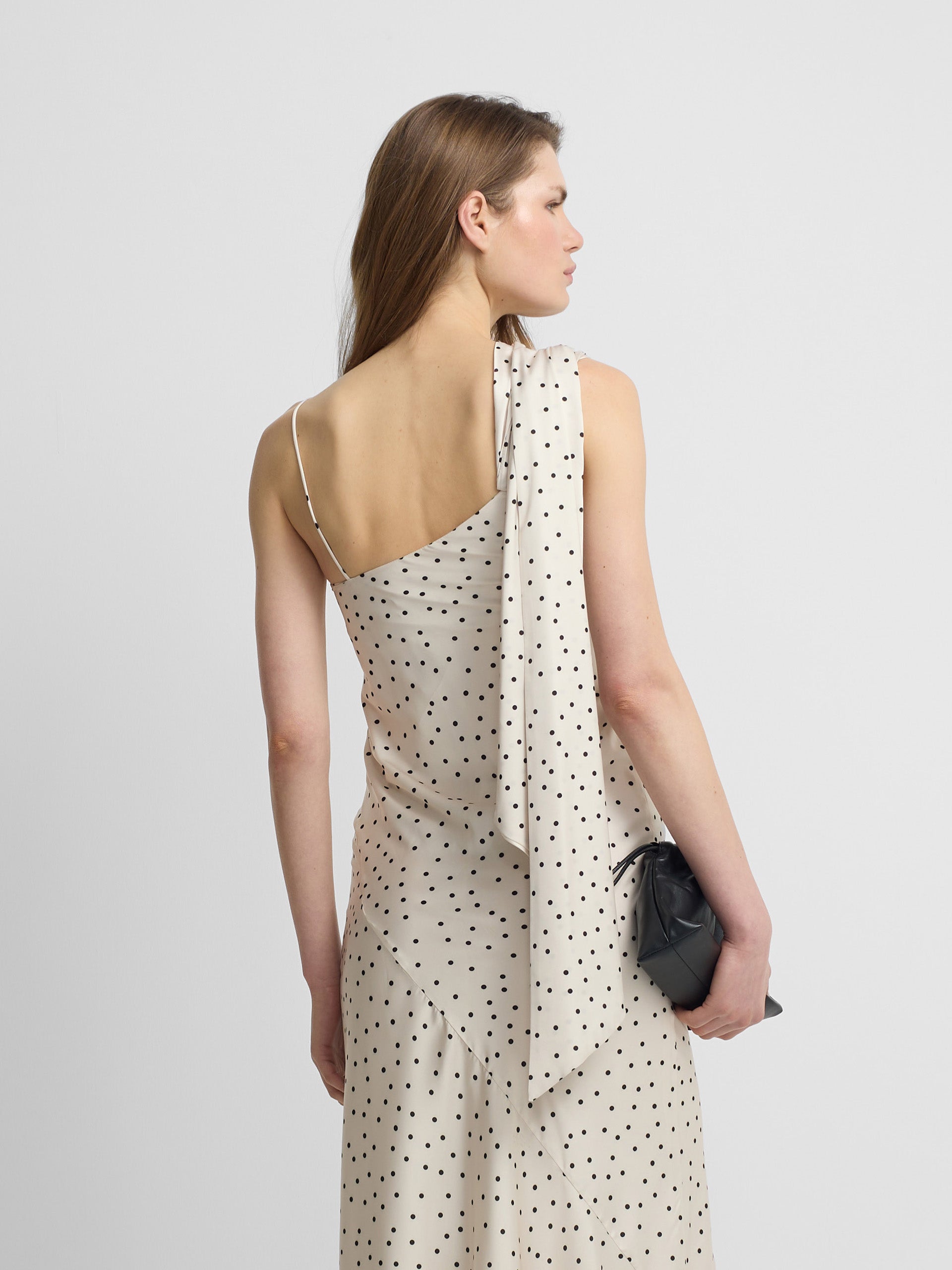 Robe nuisette à pois blanc et noir