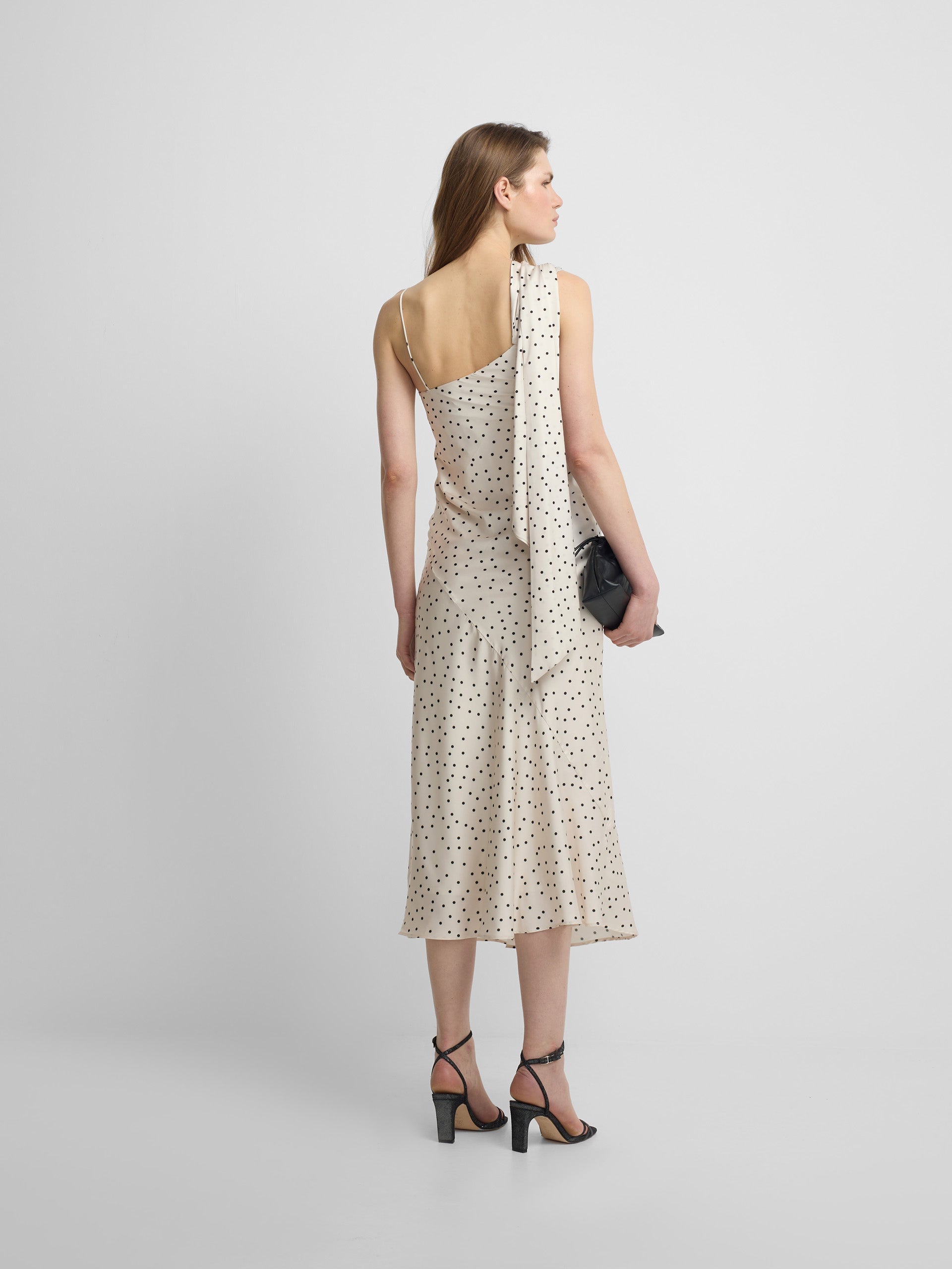 Robe nuisette à pois blanc et noir