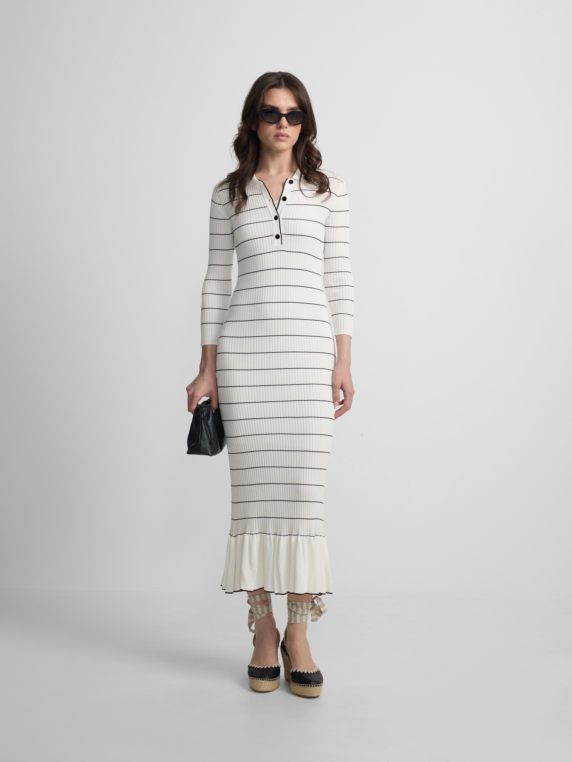 Robe longue en maille à manches longues, rayures écru et noir