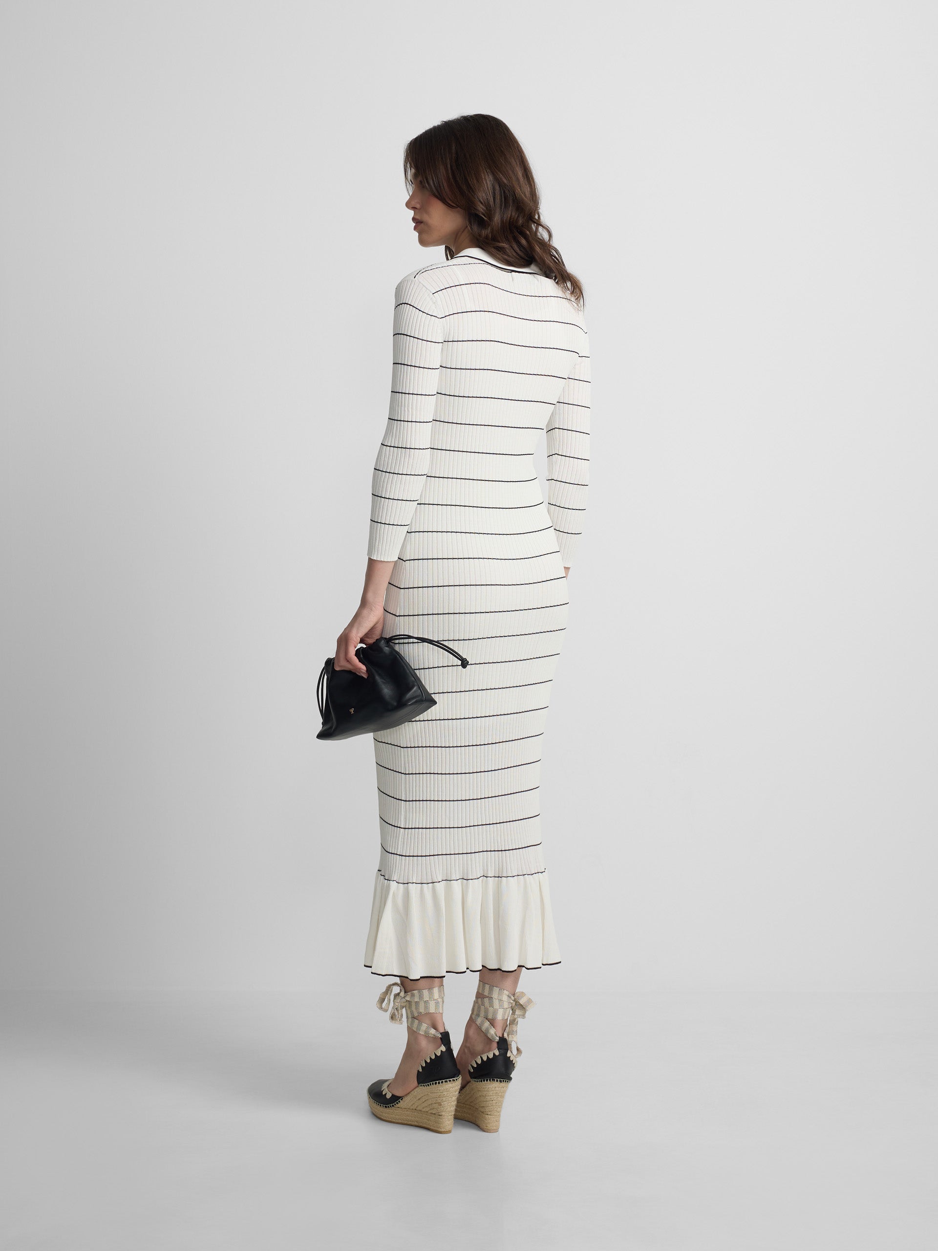 Robe longue en maille à manches longues, rayures écru et noir
