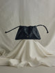 Bolso fruncido piel detalle cadena negro