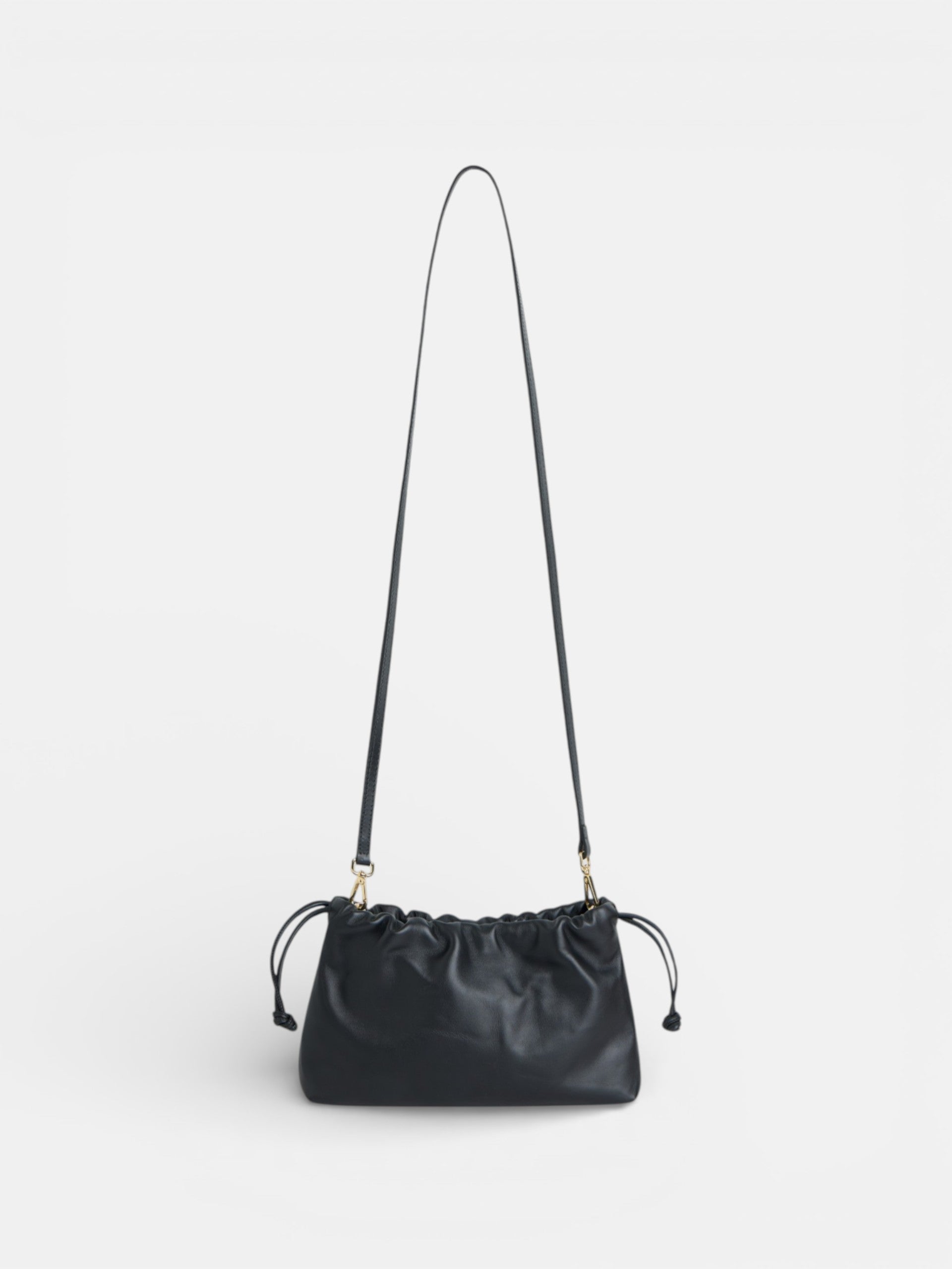 Bolso fruncido piel detalle cadena negro