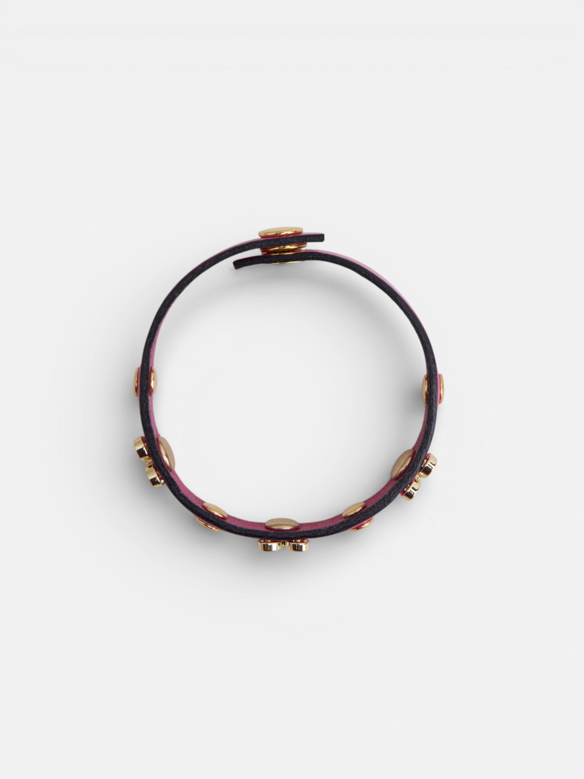 Bracelet en cuir avec logo et clous rose