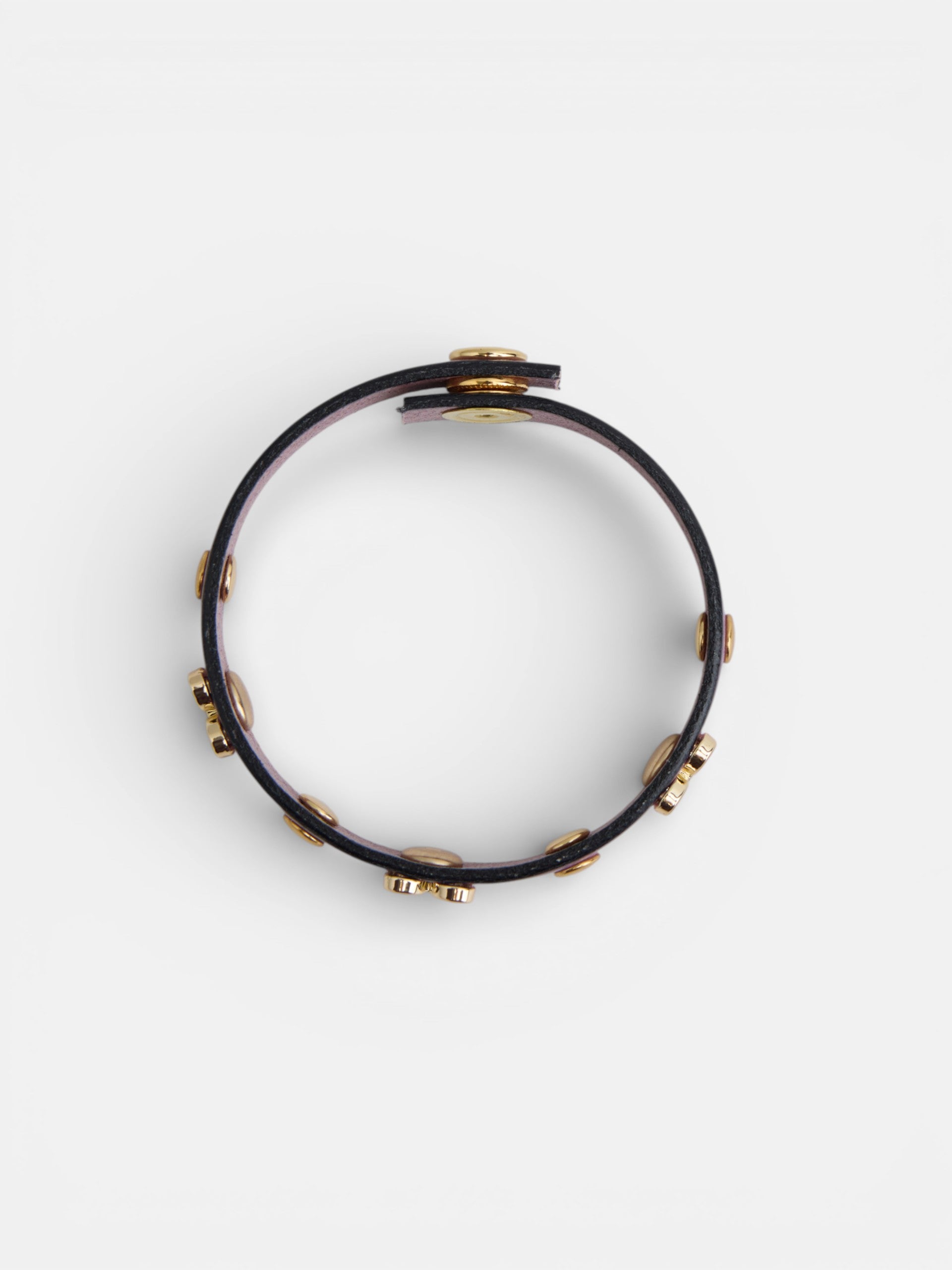 Leather bracelet with logo and mauve studs