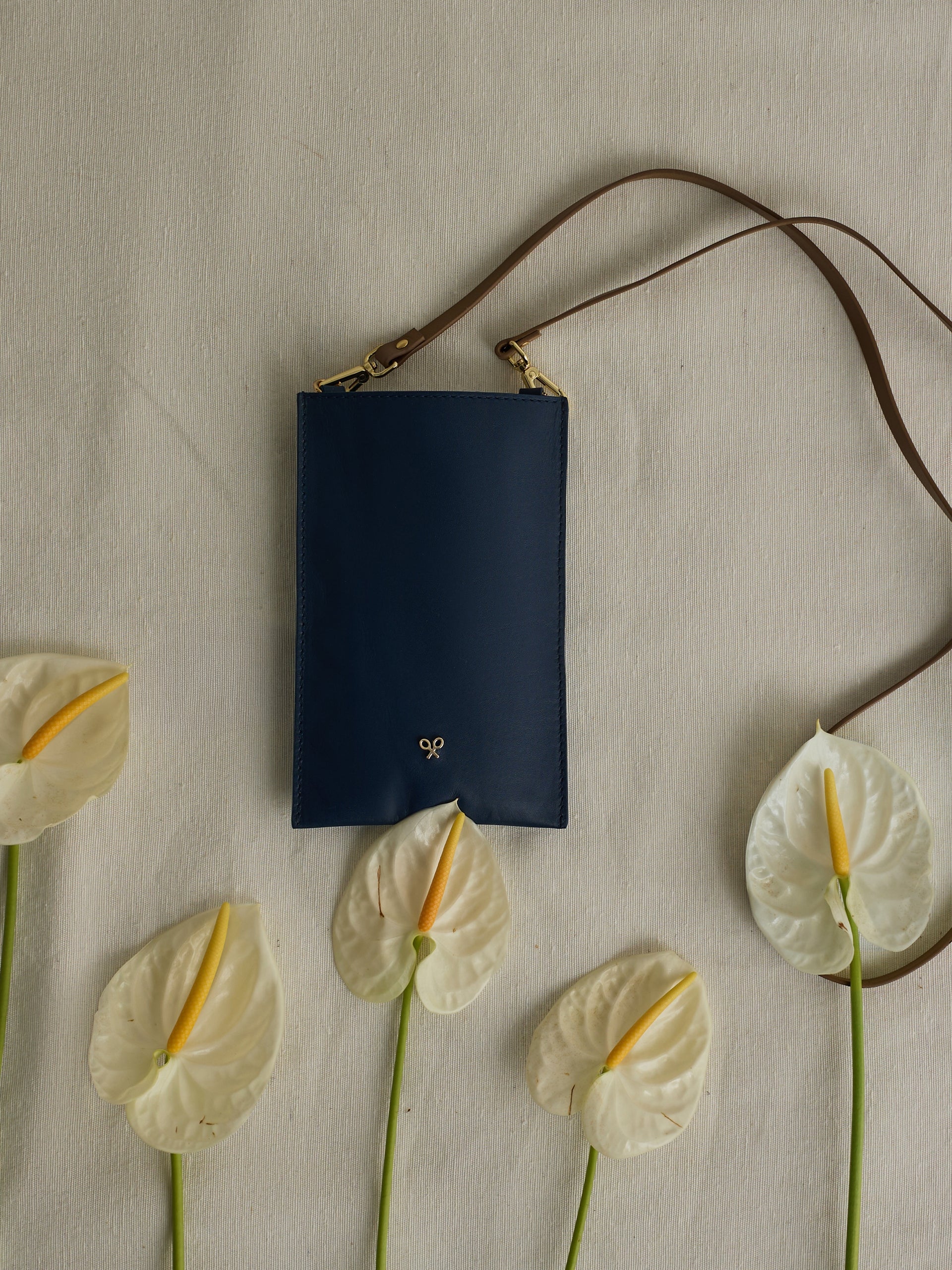 Porte-téléphone en cuir bleu marine et camel