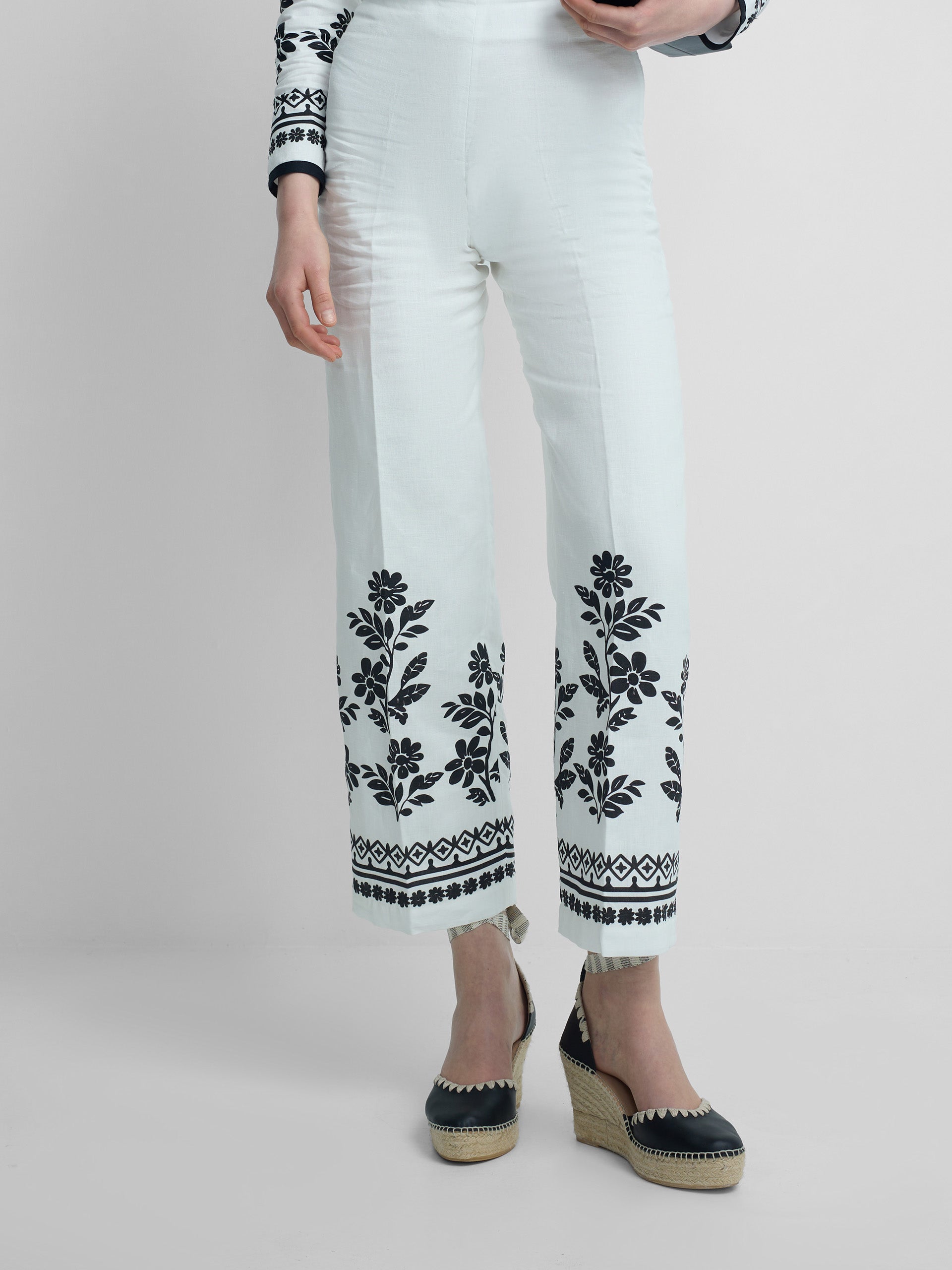 White floral print trousers