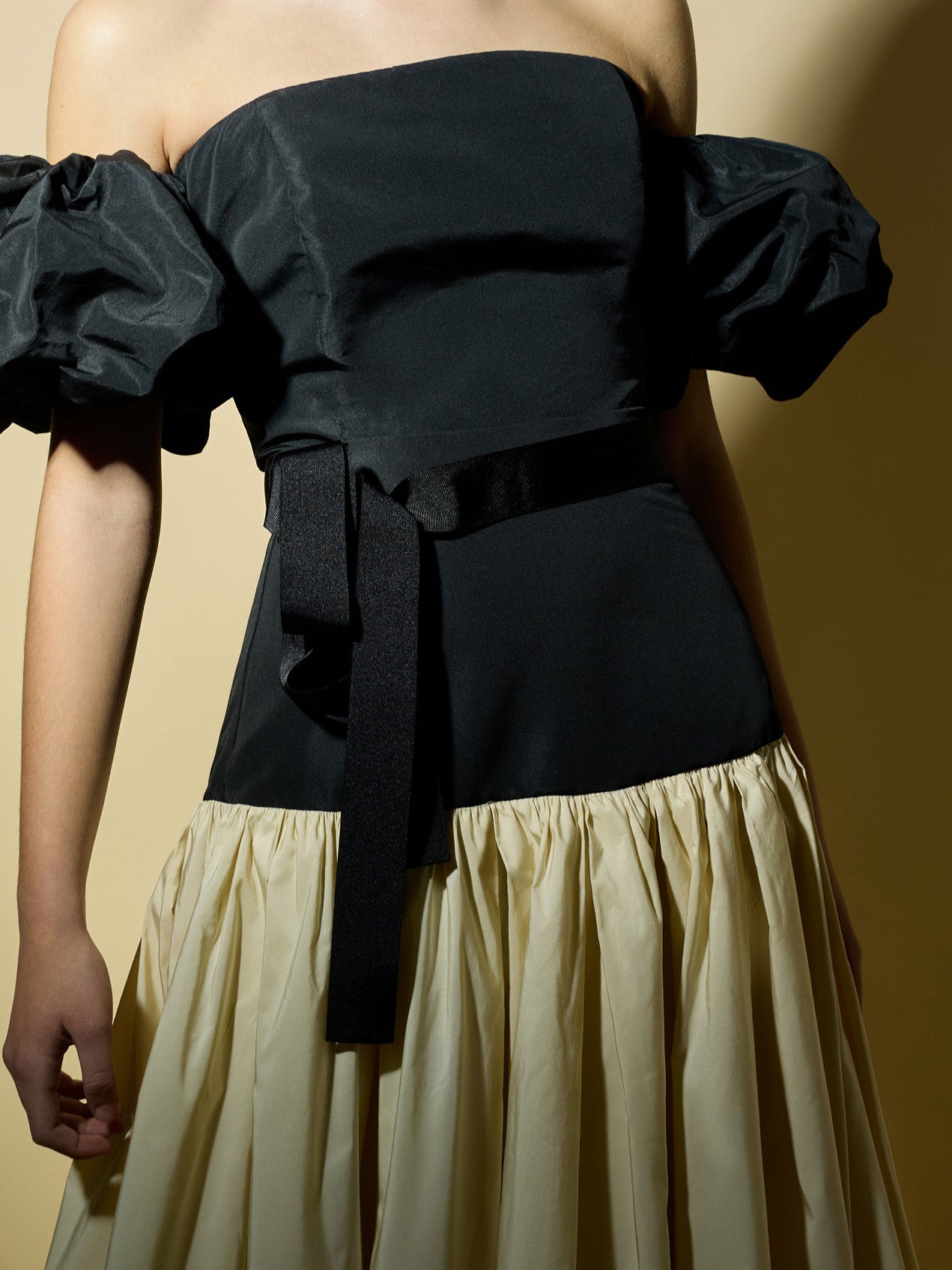 Falda CaprilexSilbon tafeta vainilla y negro