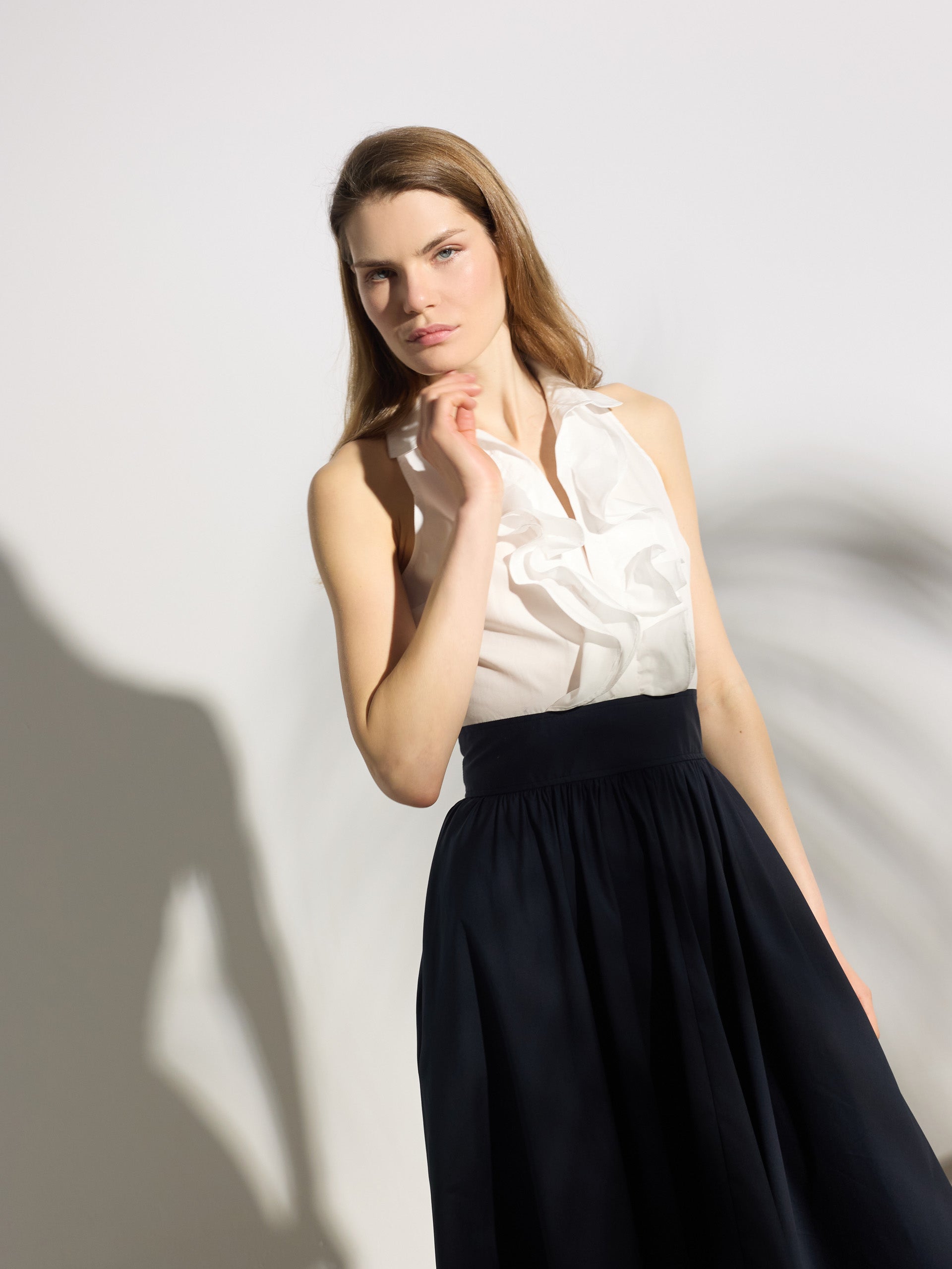 Vestido camisero único azul-marinho e branco