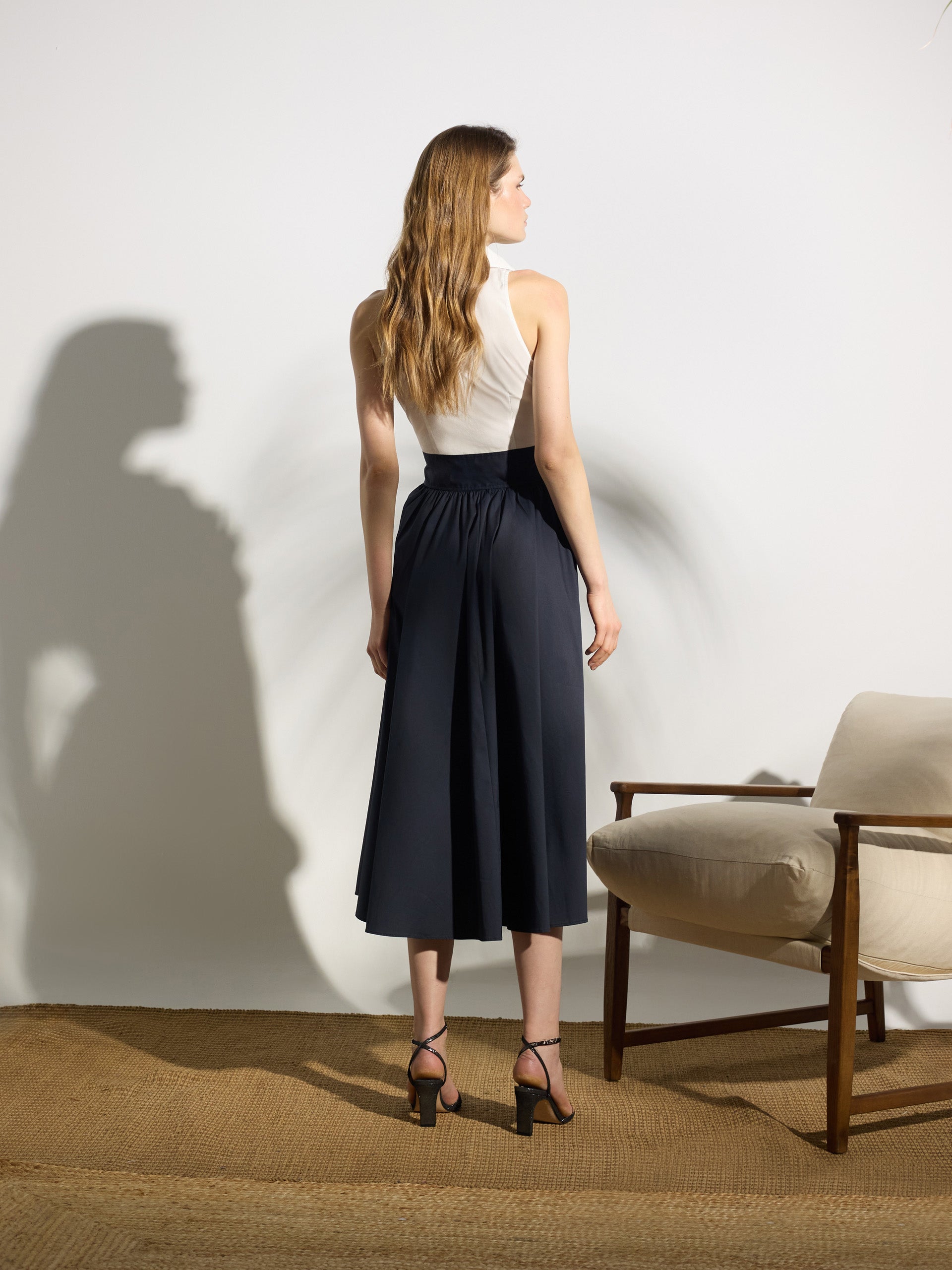 Vestido camisero único azul-marinho e branco