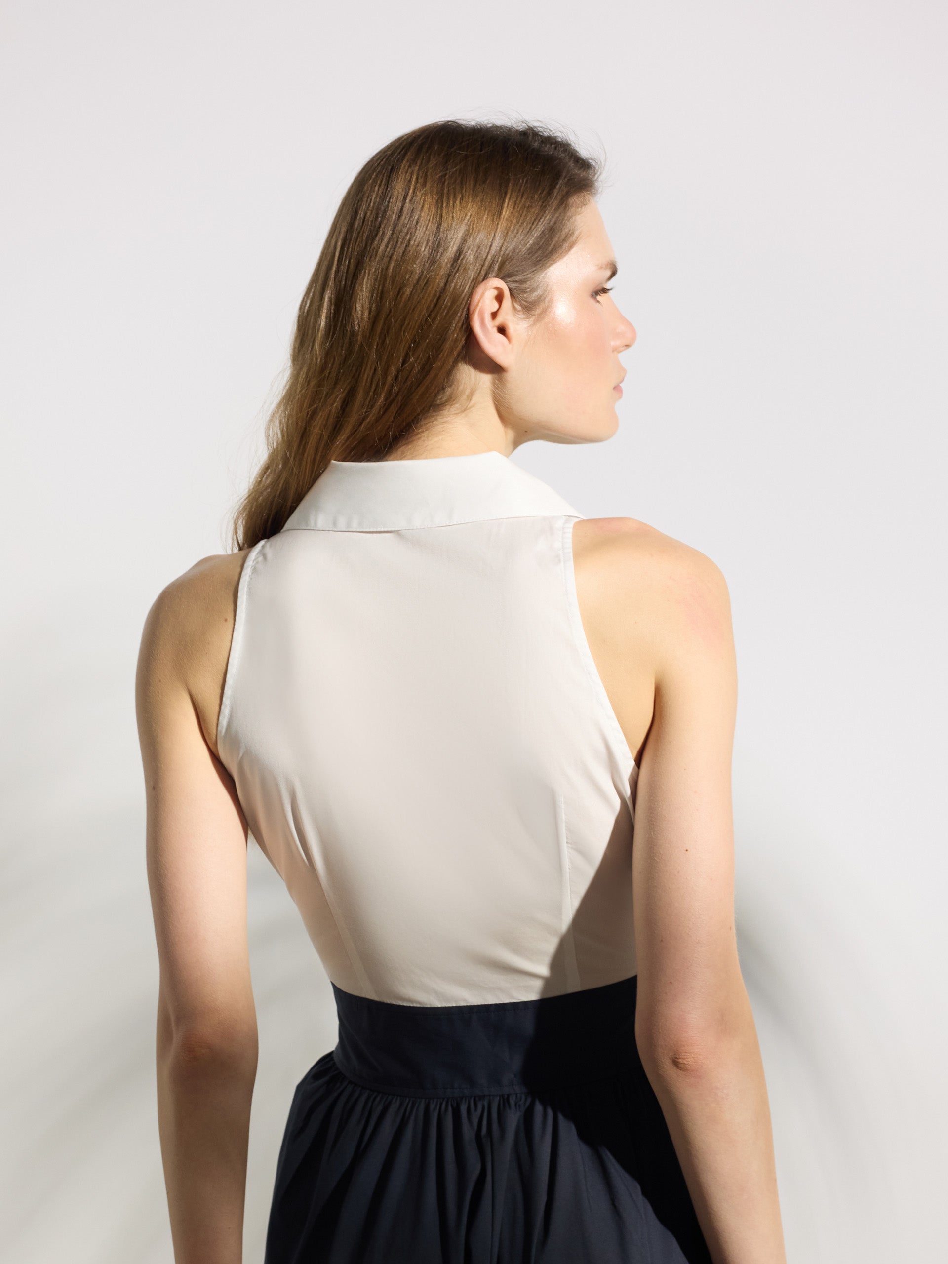 Vestido camisero único azul-marinho e branco