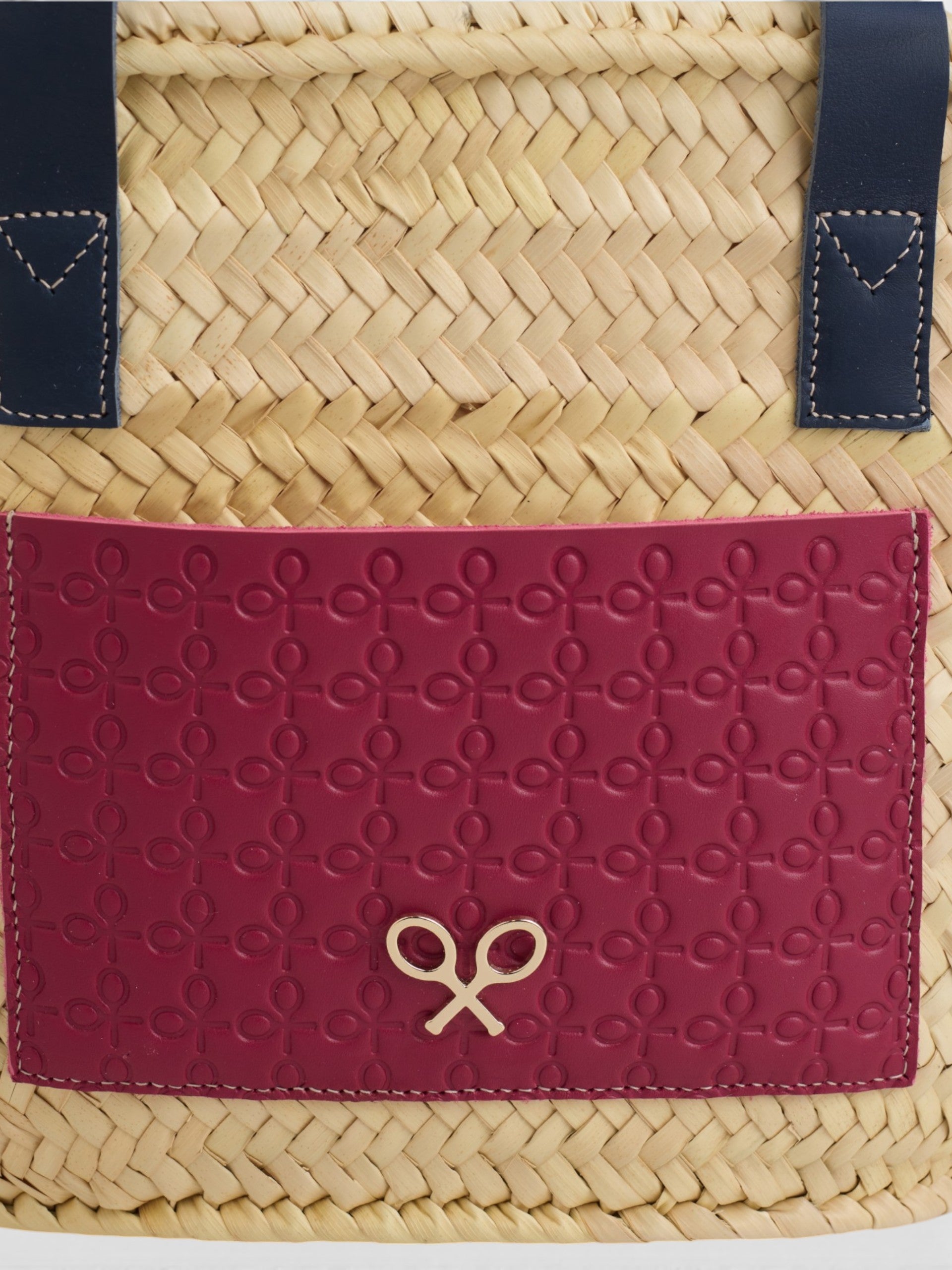 Cesto com bolso em pele rosa e azul-marinho