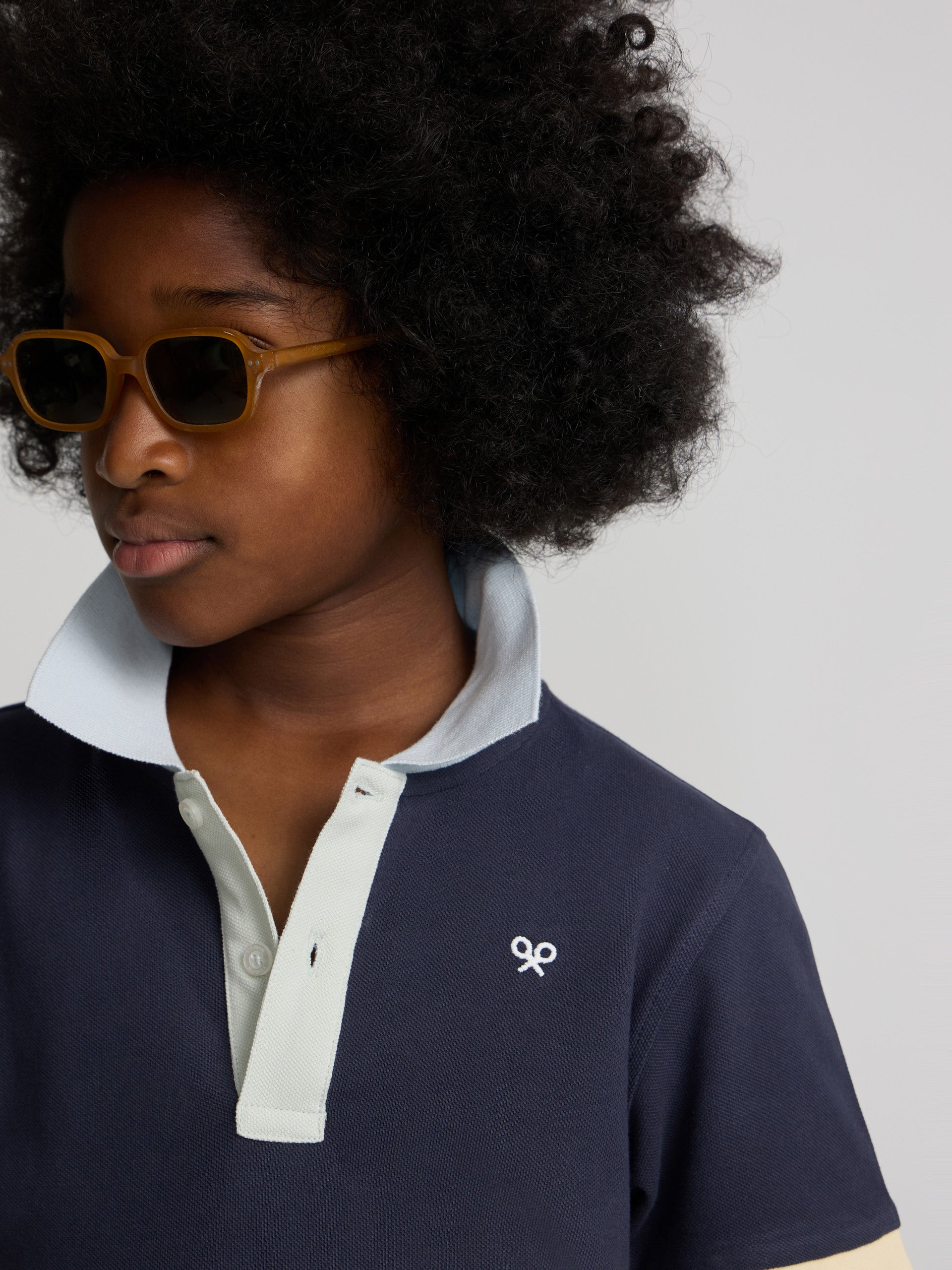 Polo enfant à liseré multicolore bleu marine