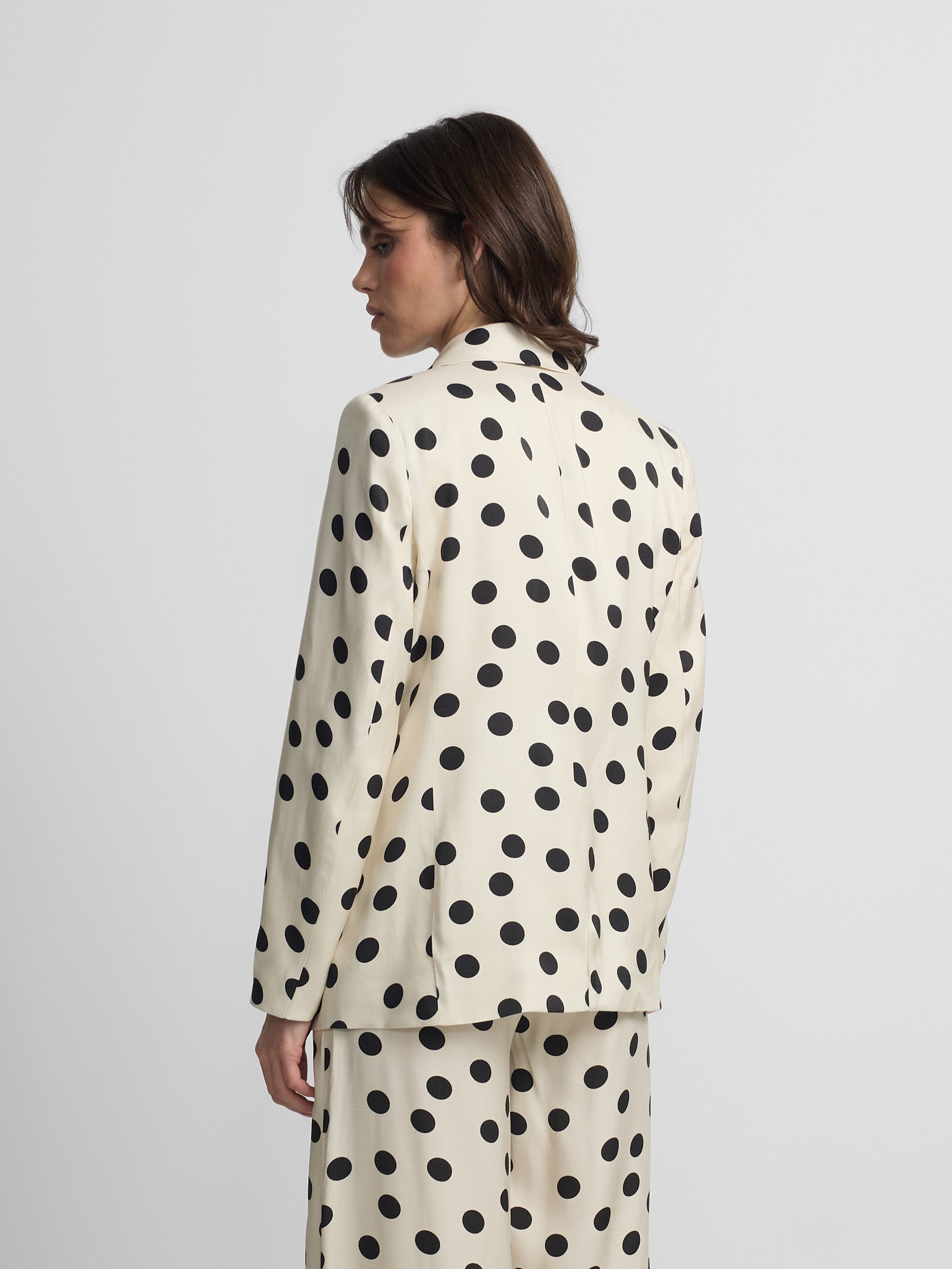 Blazer com lapelas de bolinhas preto