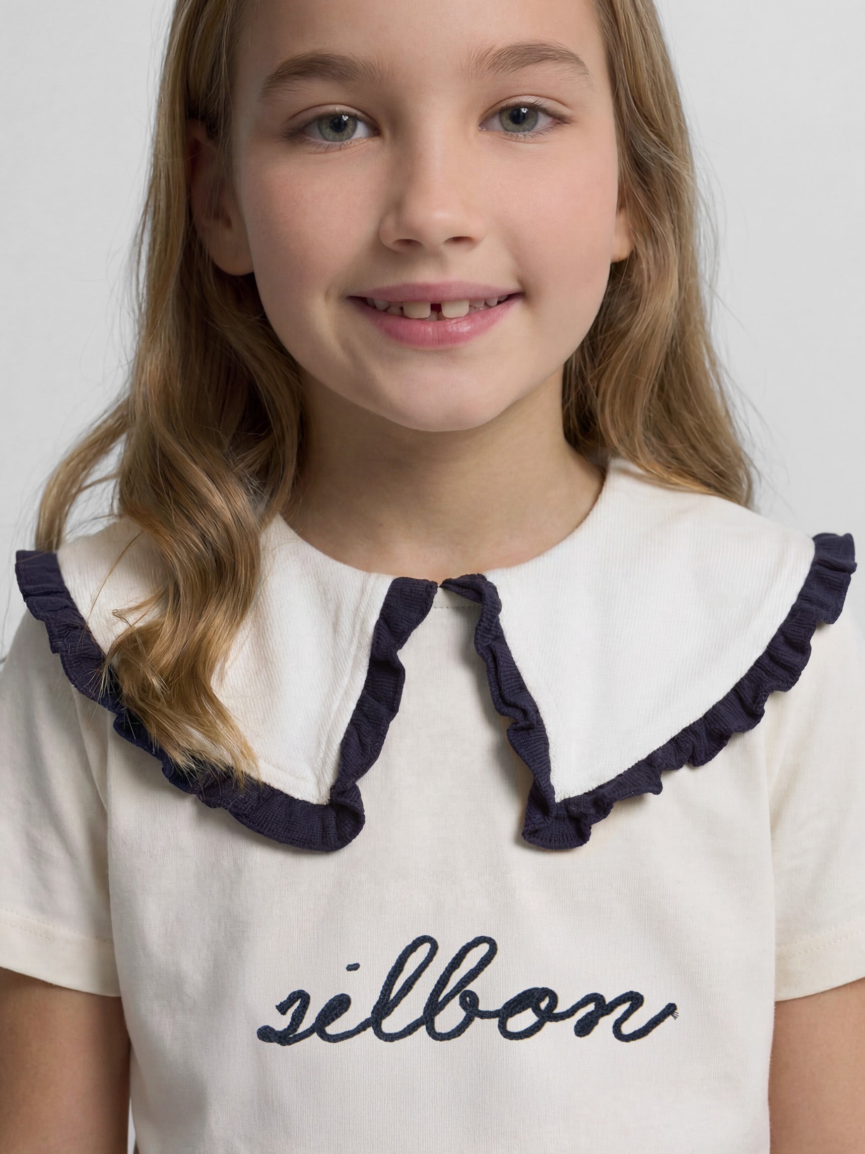 Camiseta girl cuello bobo manga corta blanca