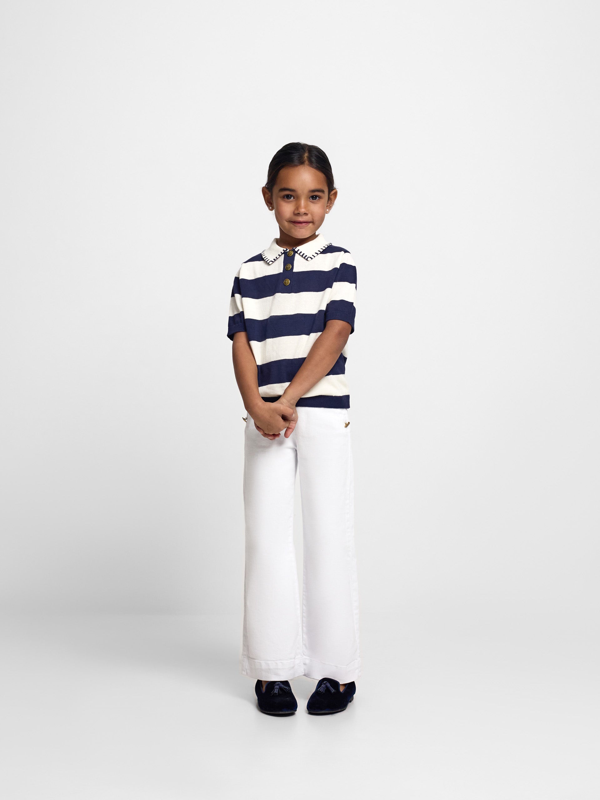 Polo de menina em malha de manga curta azul e branco