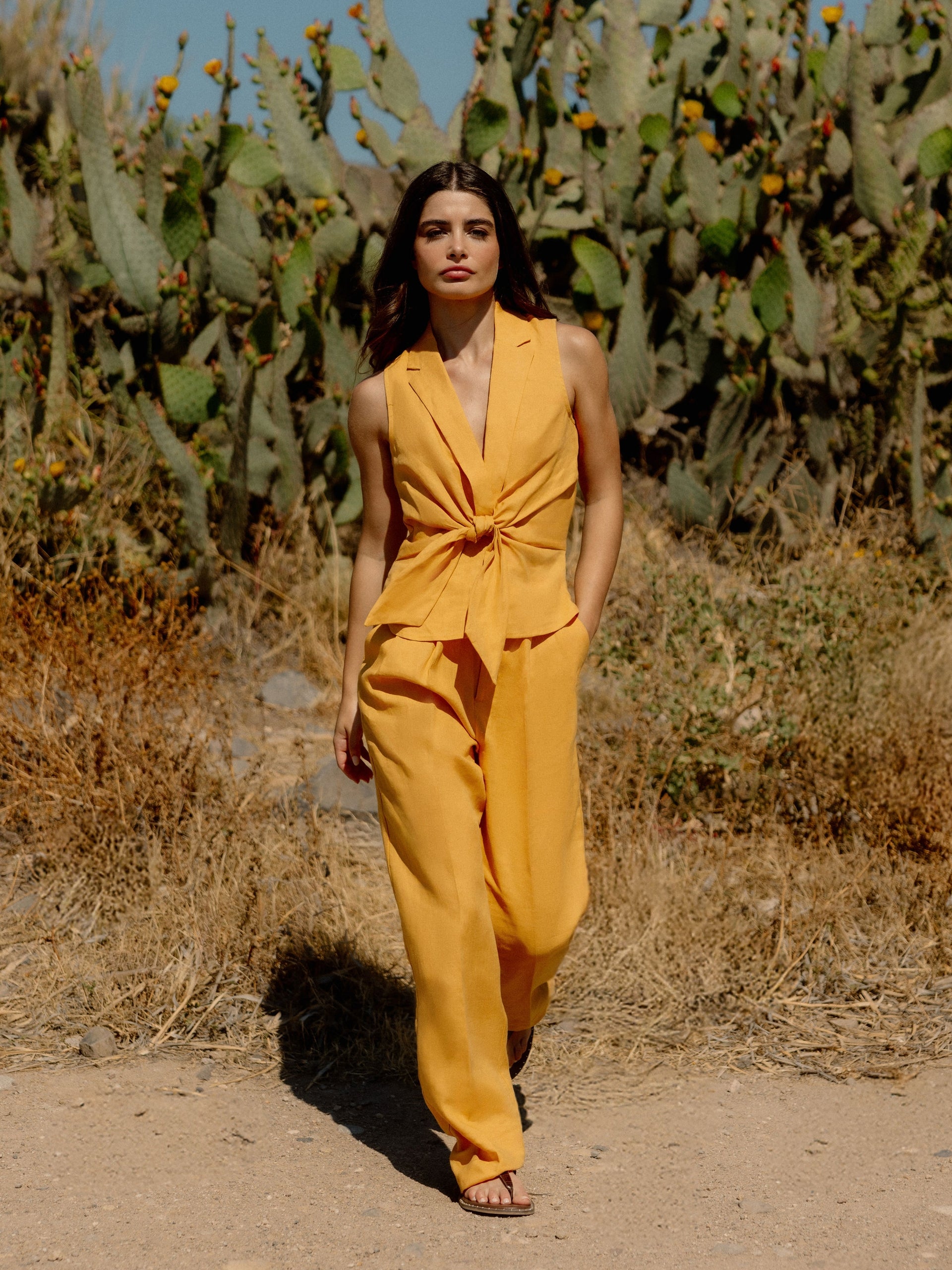 Pantalon recto lino amarillo