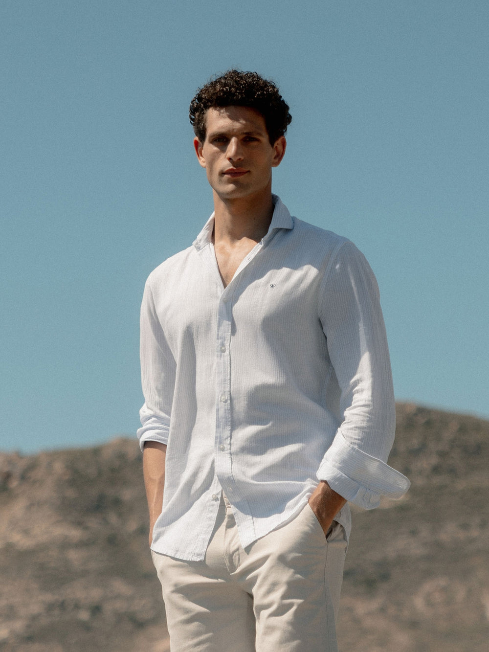 Camisa desportiva de linho às riscas azul claro