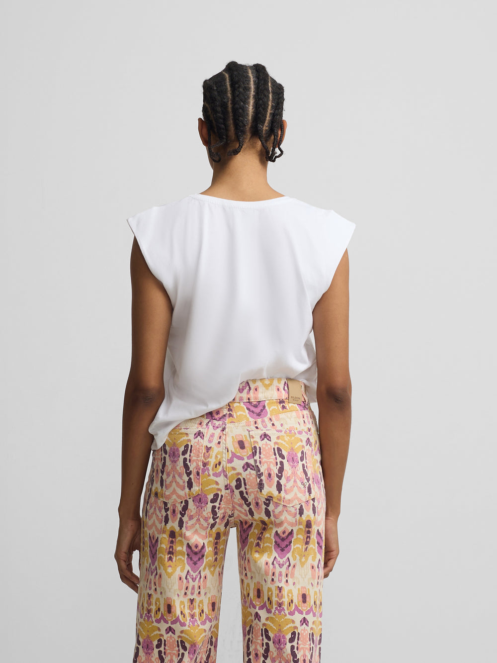 White woman sun t-shirt