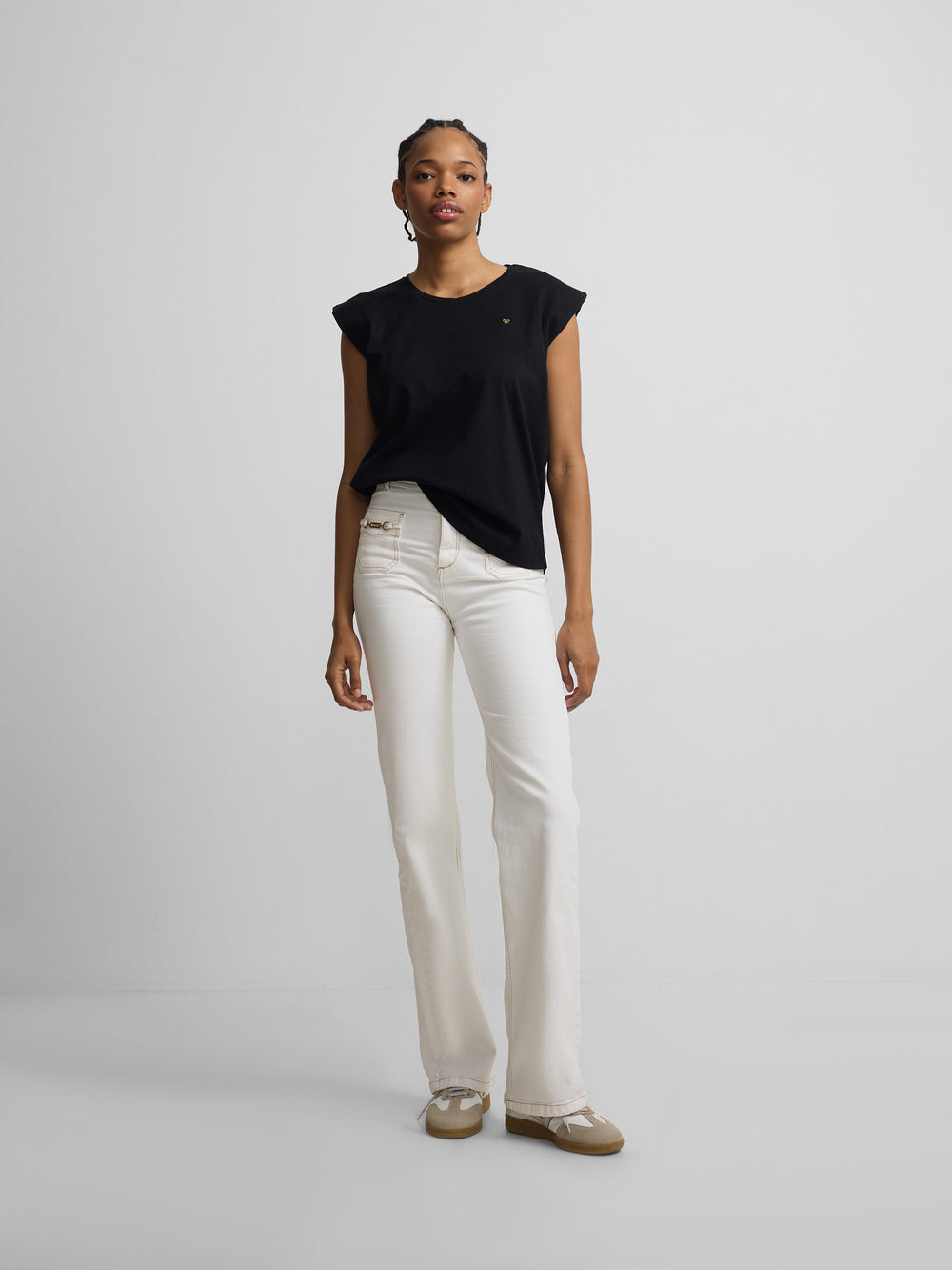 Black woman sun t-shirt