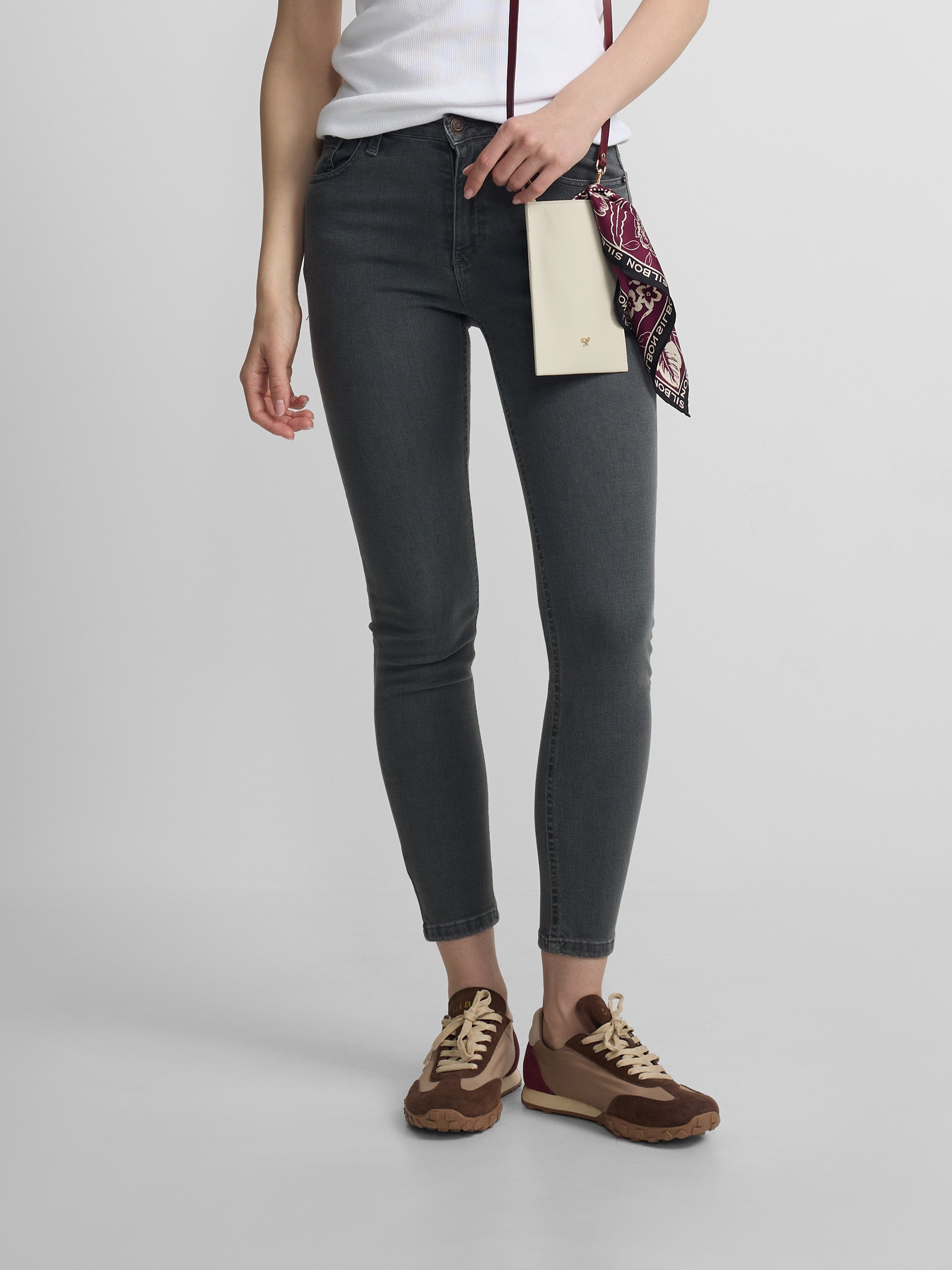 Pantalon femme slim fit gris
