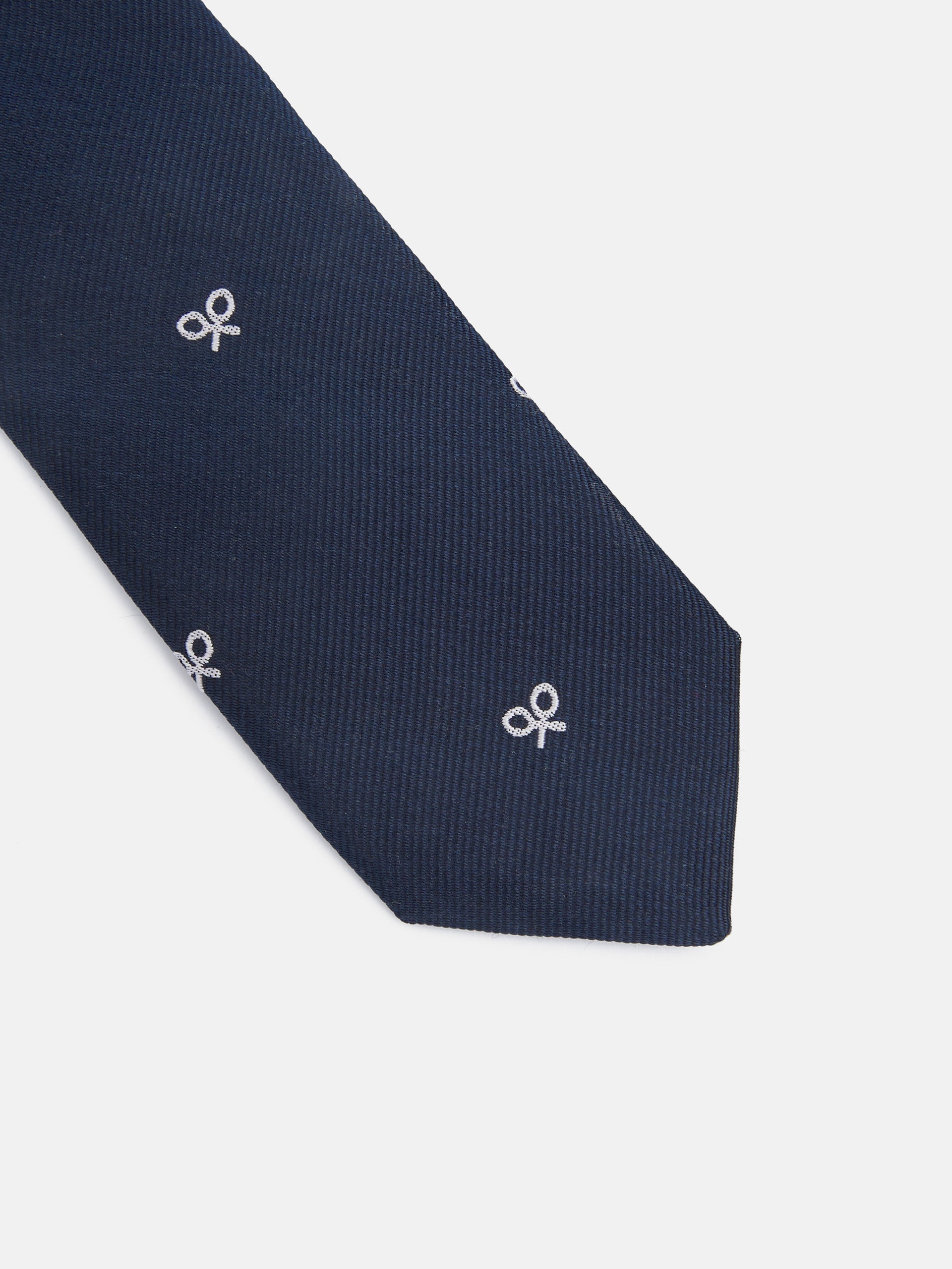 Kids tie with white rackets