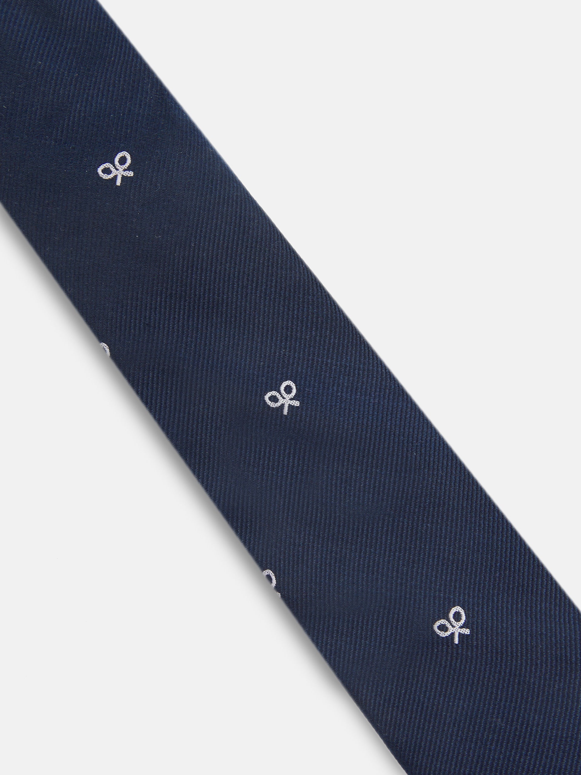Kids tie with white rackets