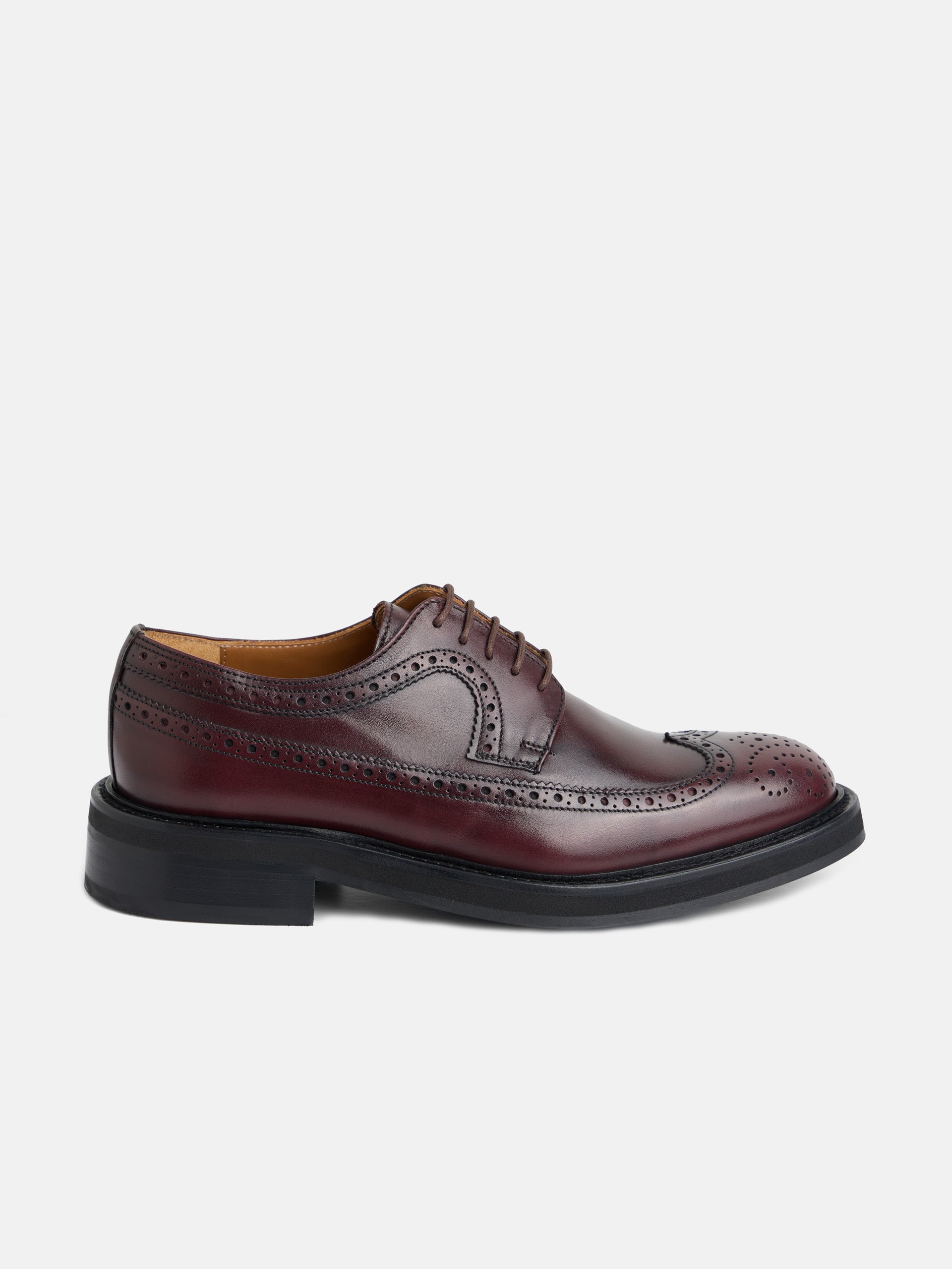 Zapato clasico piel perforado burdeos