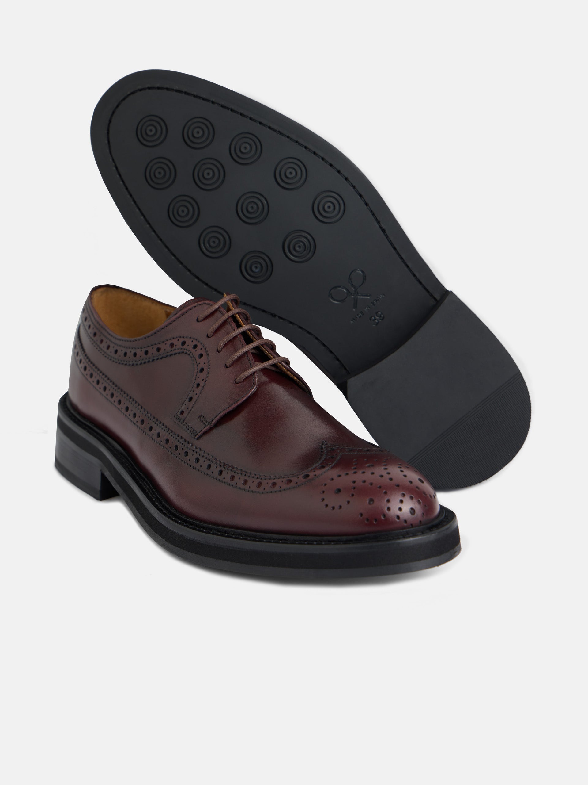 Zapato clasico piel perforado burdeos