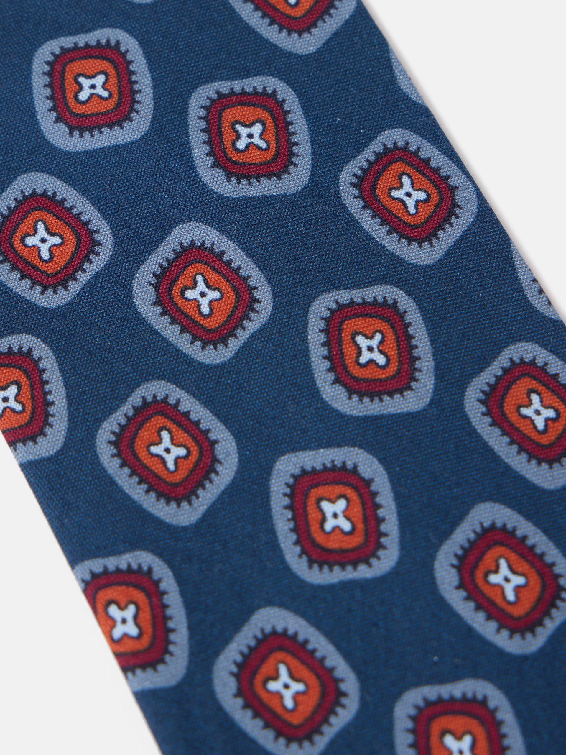 Cravate en soie motif bleu
