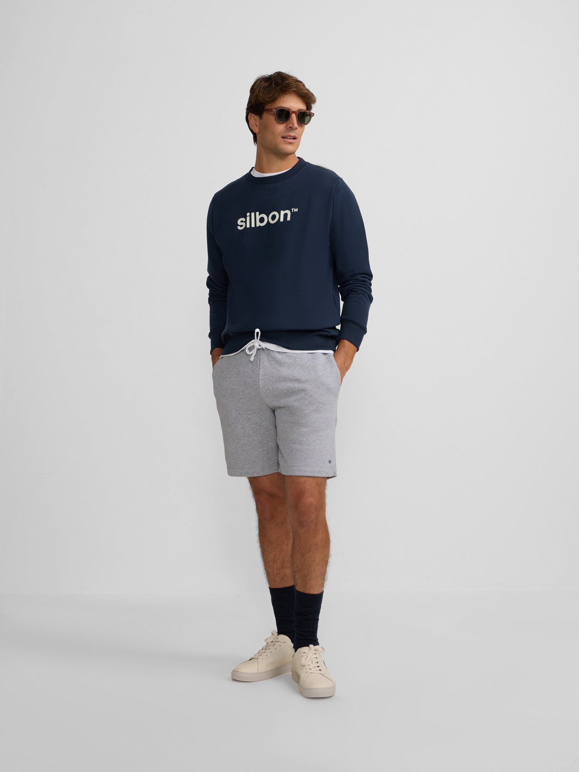 Bermuda deportiva gris