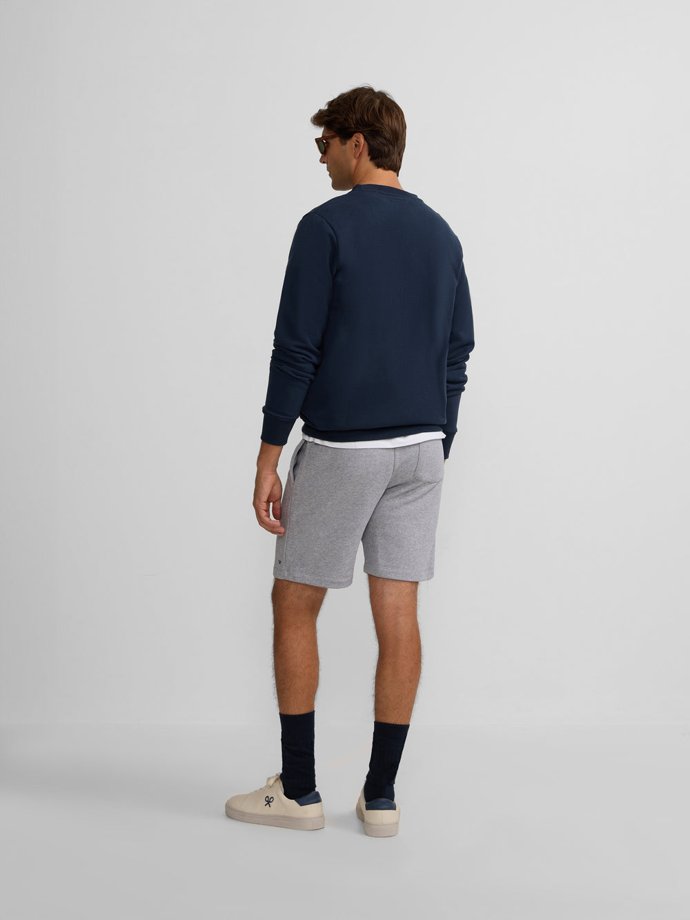 Bermuda deportiva gris