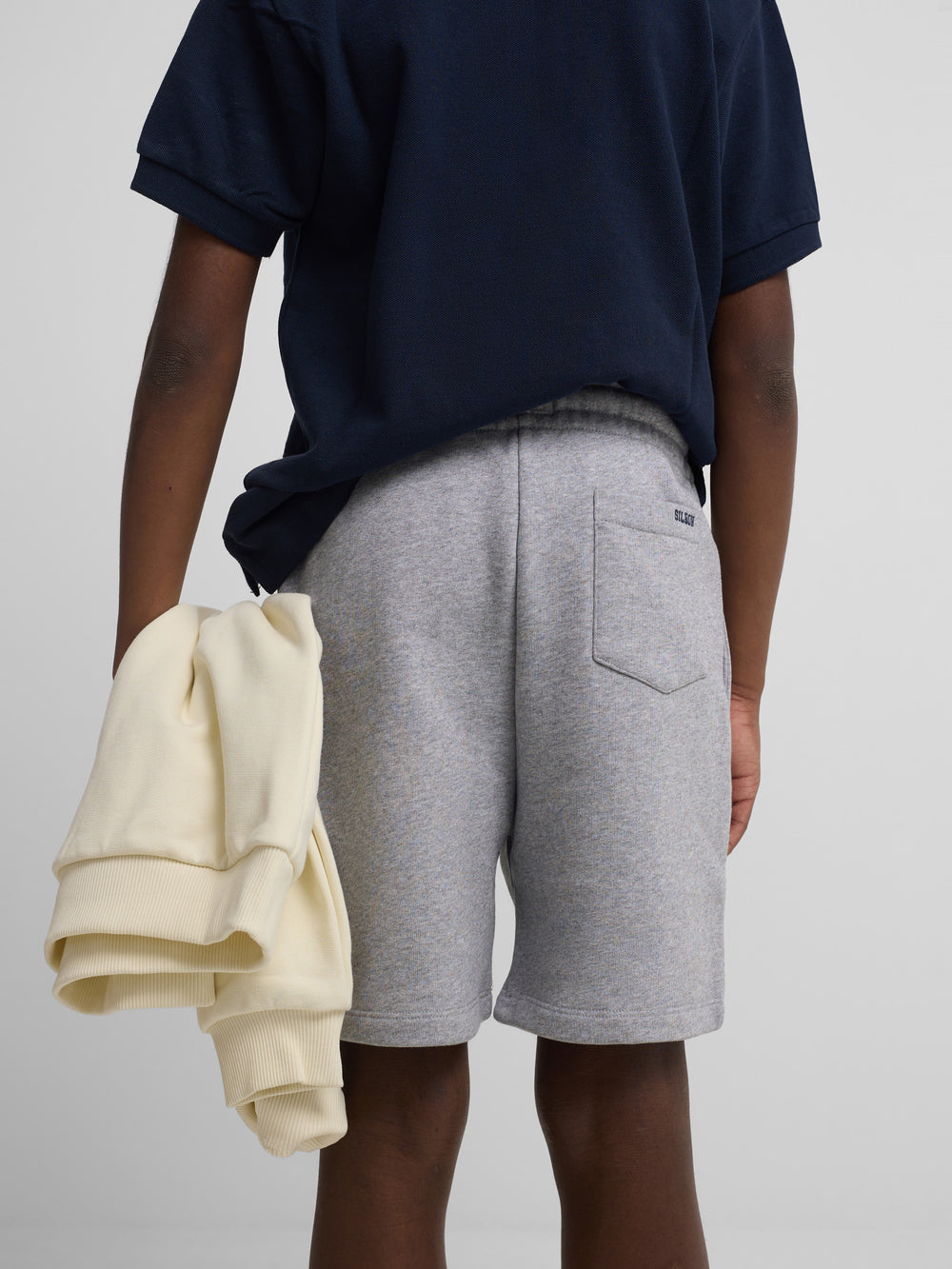 Bermuda deportiva kids gris