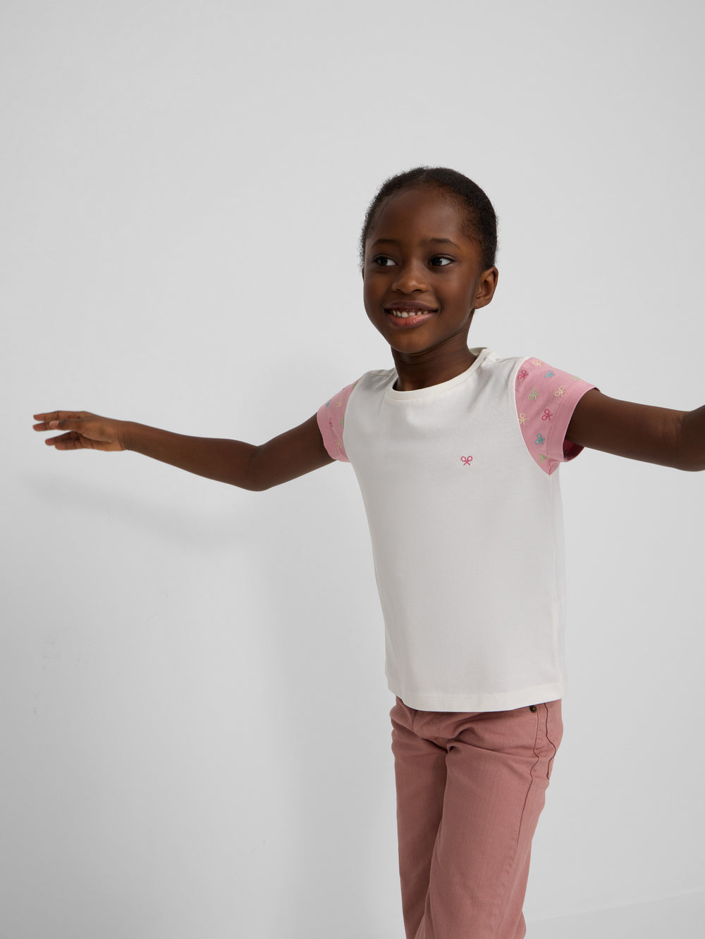 Camiseta girl mangas estampadas blanca