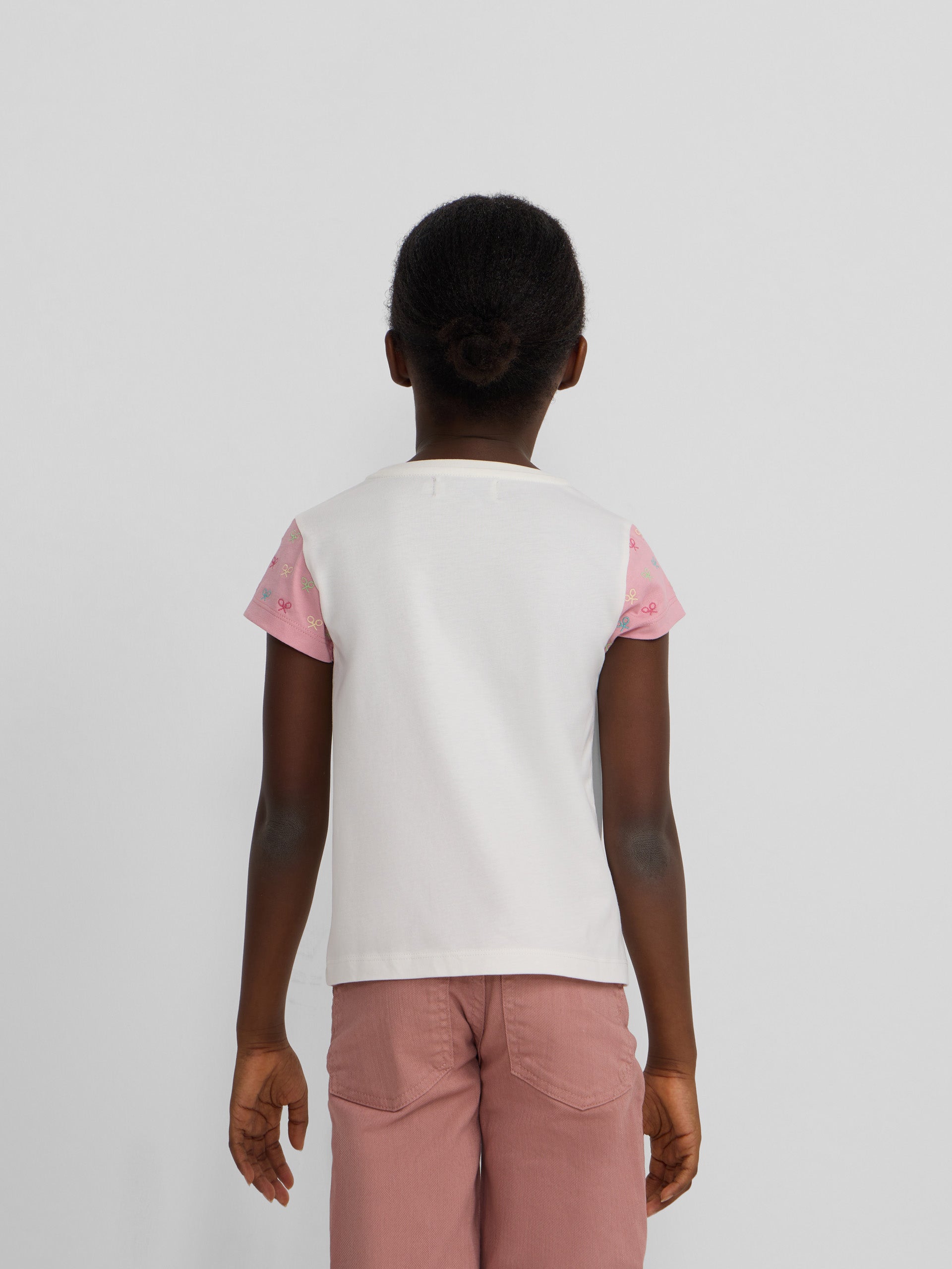 Camiseta girl mangas estampadas blanca