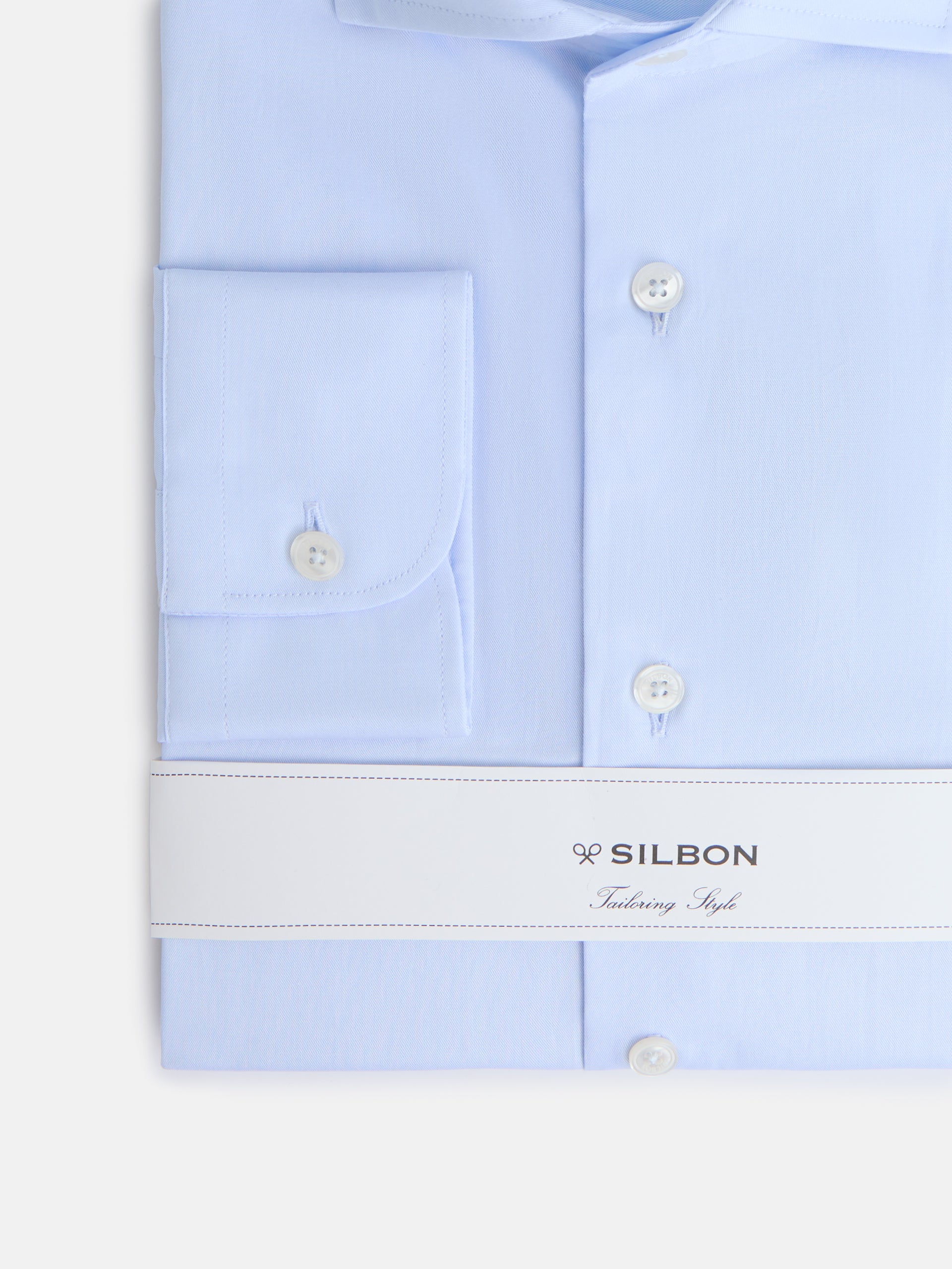 Camisa de vestir azul-claro com punho simples