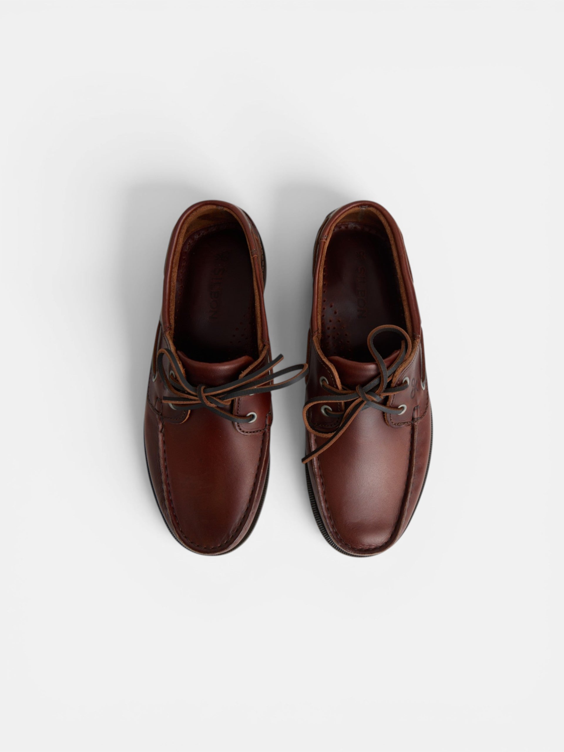 Light brown fine leather boat shoe
