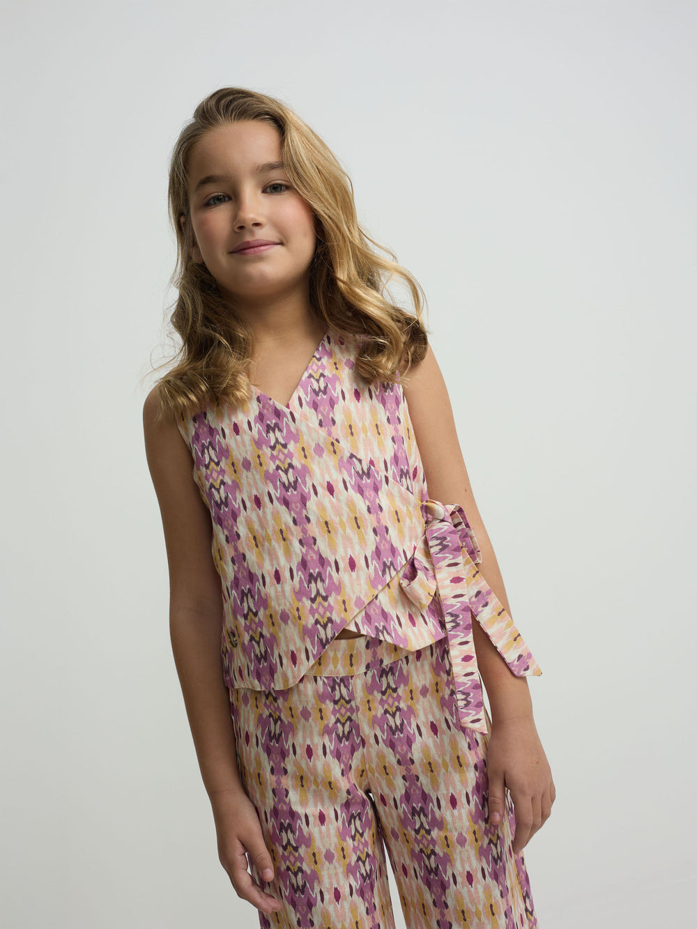 Girl's linen vest with ikat rose print