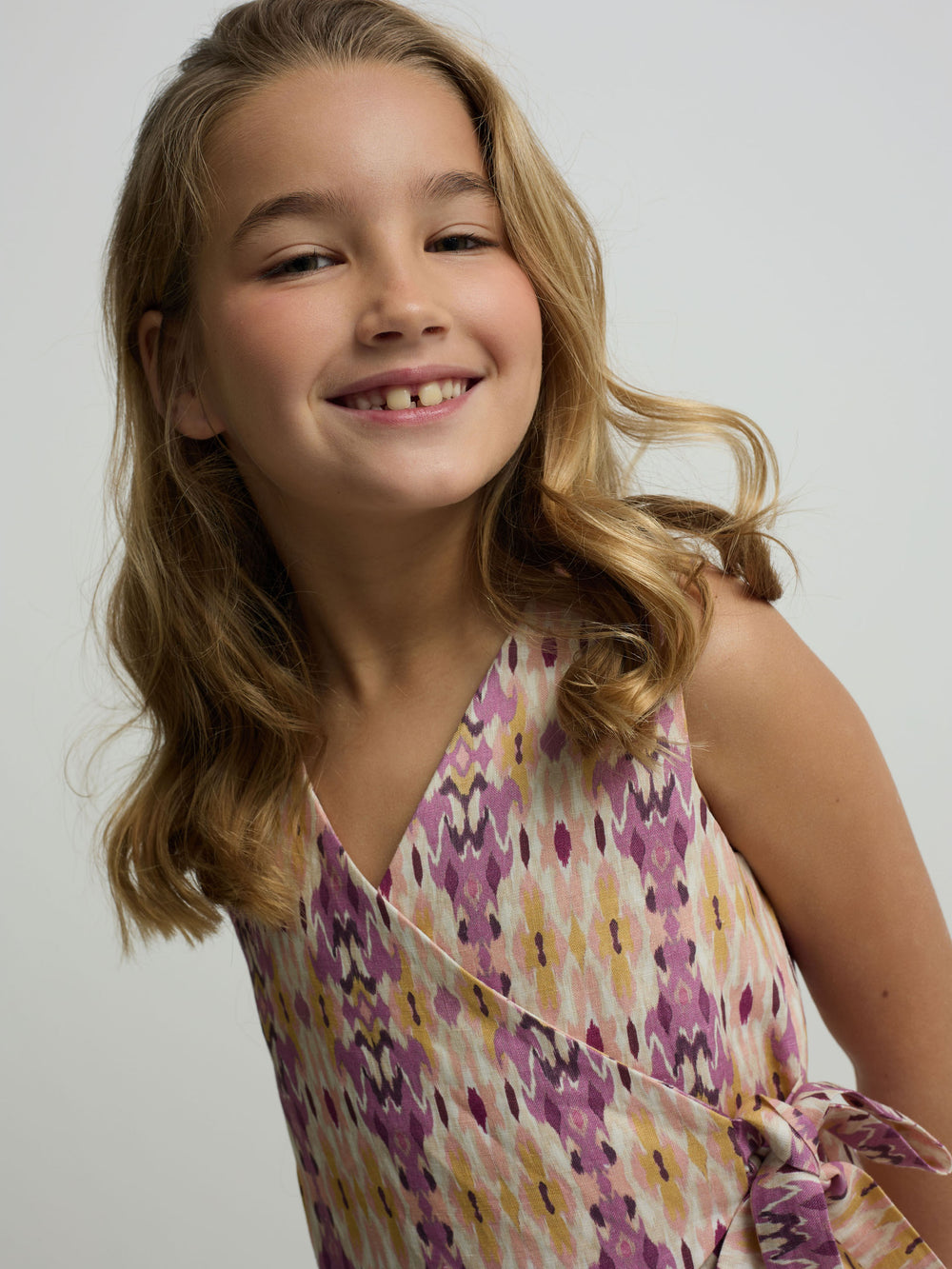 Girl's linen vest with ikat rose print