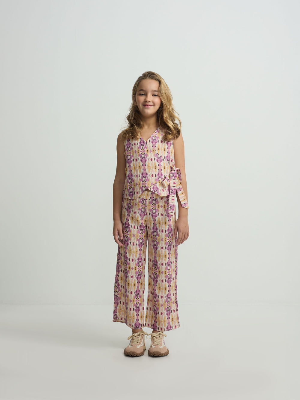Girl's linen pants with ikat rose print