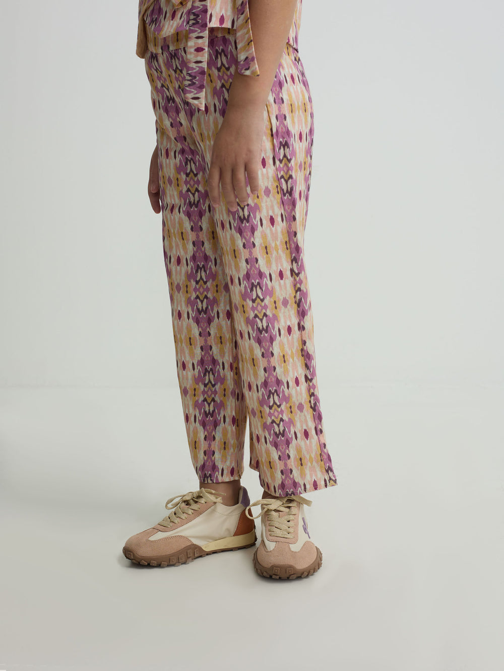 Girl's linen pants with ikat rose print