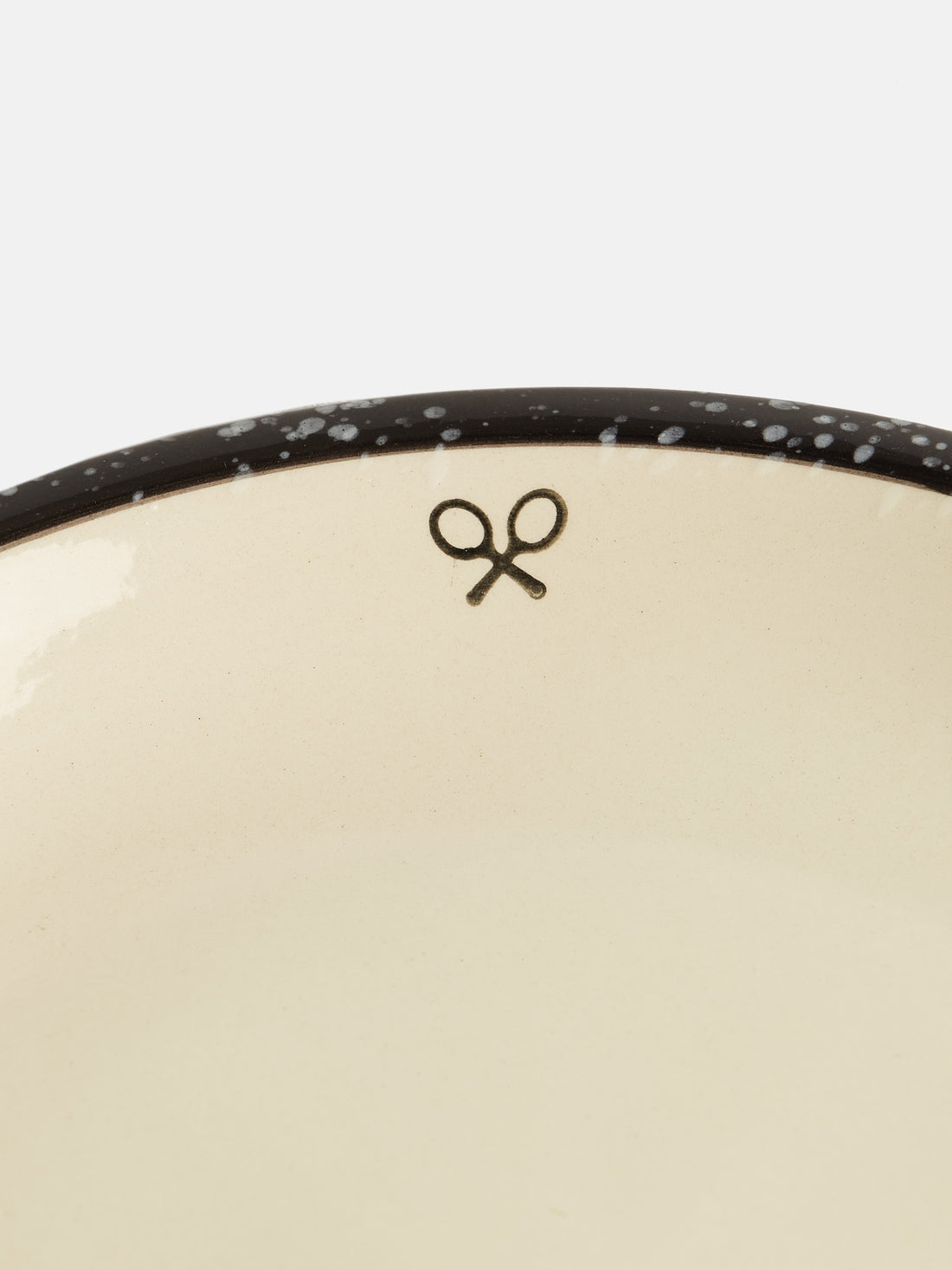 Assiette plate en céramique émaillée bicolore